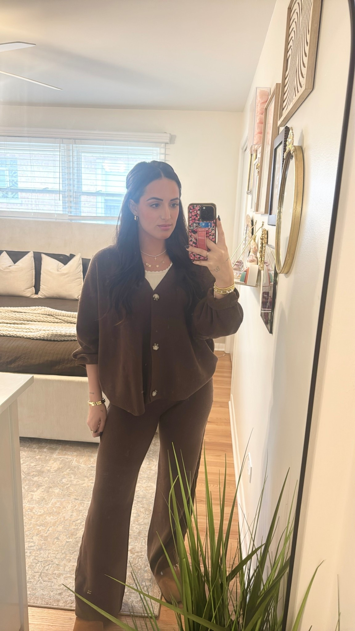 Comfy cozy set for Thanksgiving today 🤎
pants— size M 
sweater— size XL (only one they had left but honestly fits perfectly for an oversized look) 