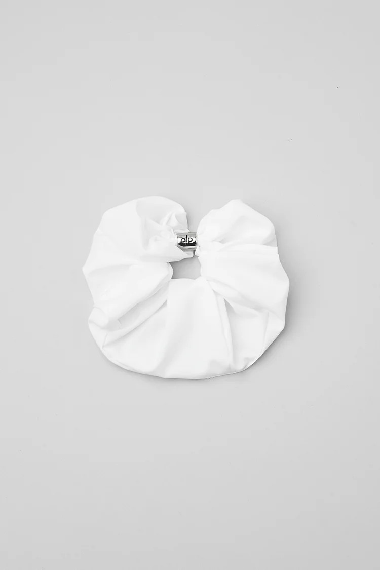 Bead It Oversized Scrunchie - White | Alo Yoga (US)