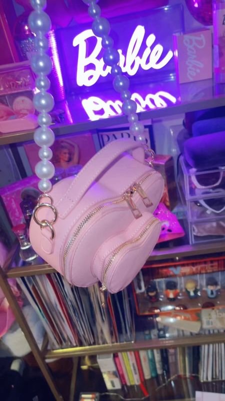 This pearl handbag strap is perfect for this heart purse 😍💖

#LTKfindsunder50 #LTKstyletip #LTKitbag