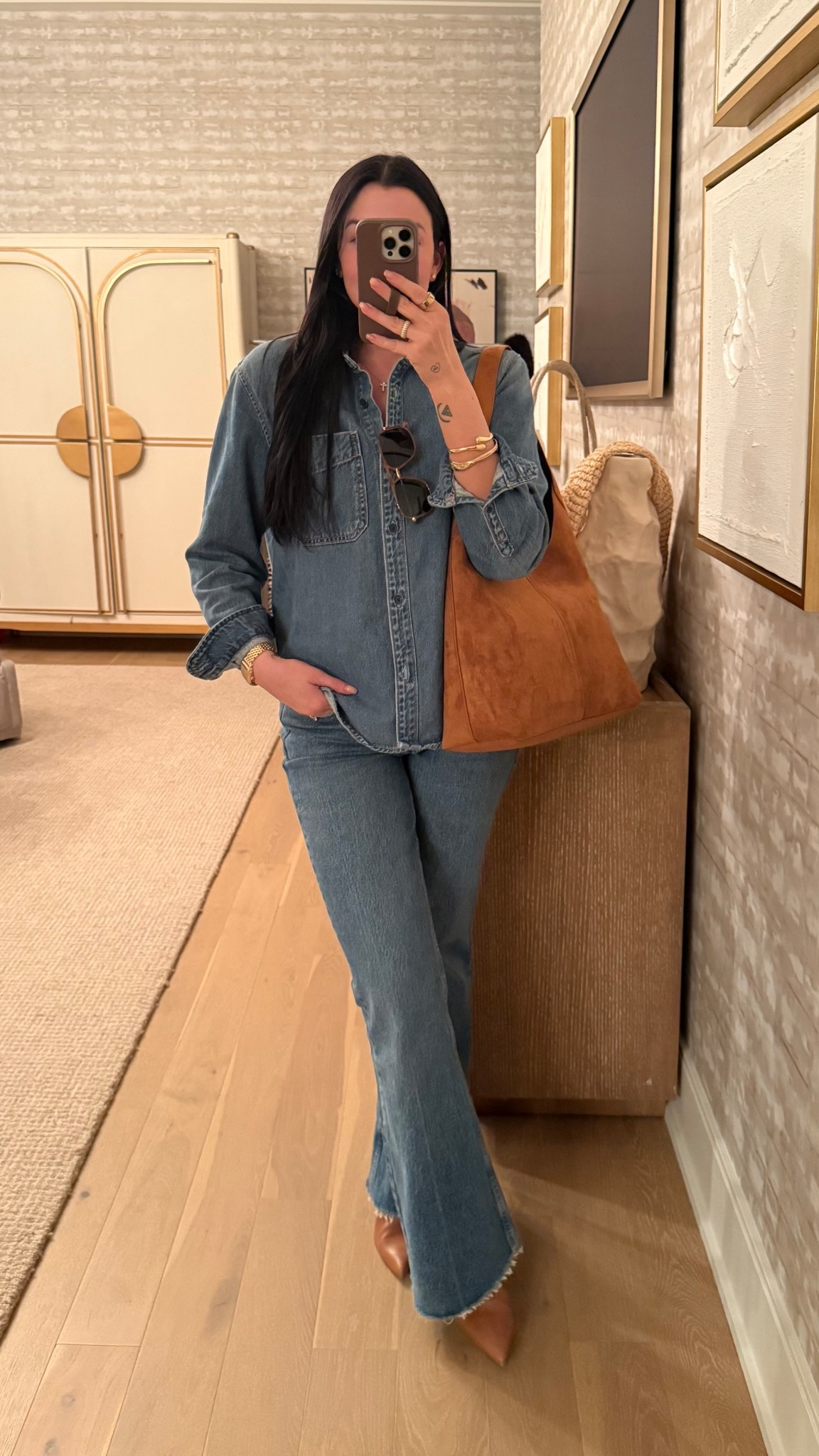 Denim on denim with pops of brown👌🏼