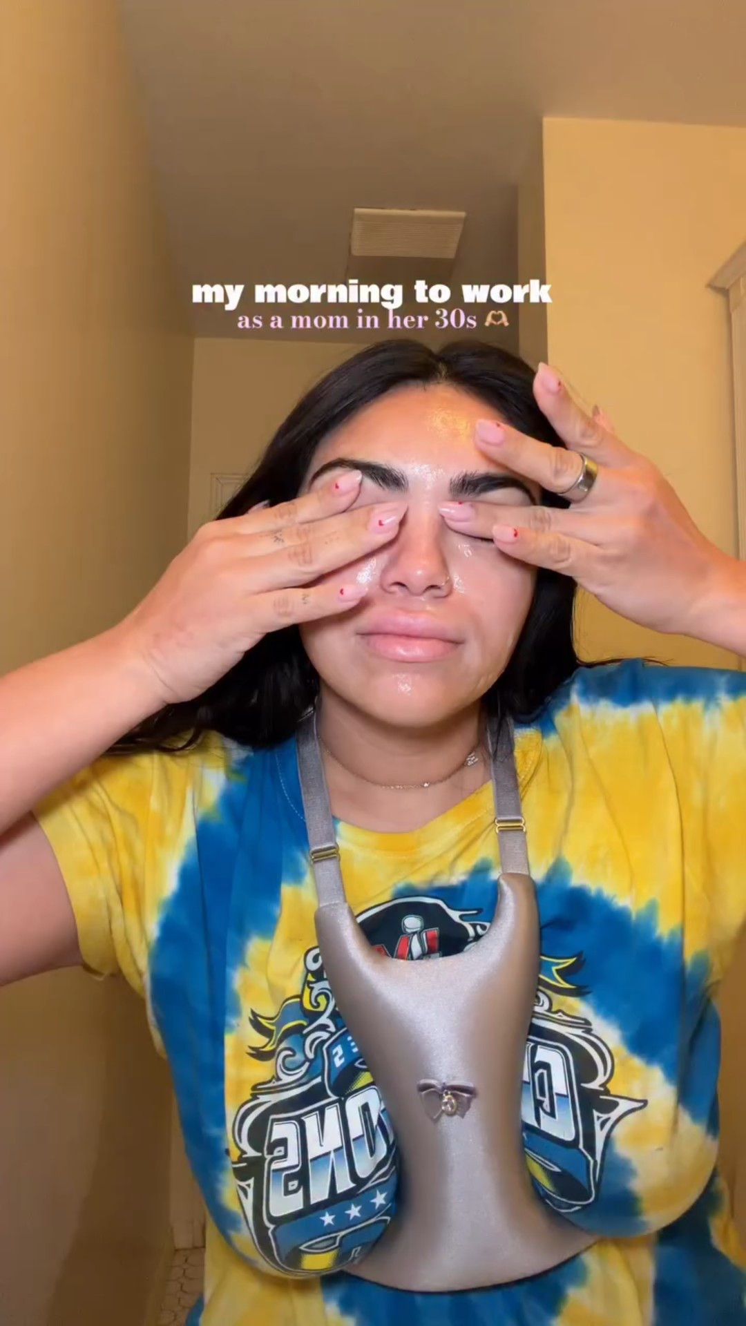 Happy Friday! What are your plans this weekend?!

Tbh still can’t get over the halftime show 🤭🤪 

Obsessed with how nourishing this cream is! It gives my skin that soft, healthy glow while keeping it moisturized all day @discover.skon 

Just an early morning going to work 🫶🏼 follow along with me 🤭 

#momlife #workingmom