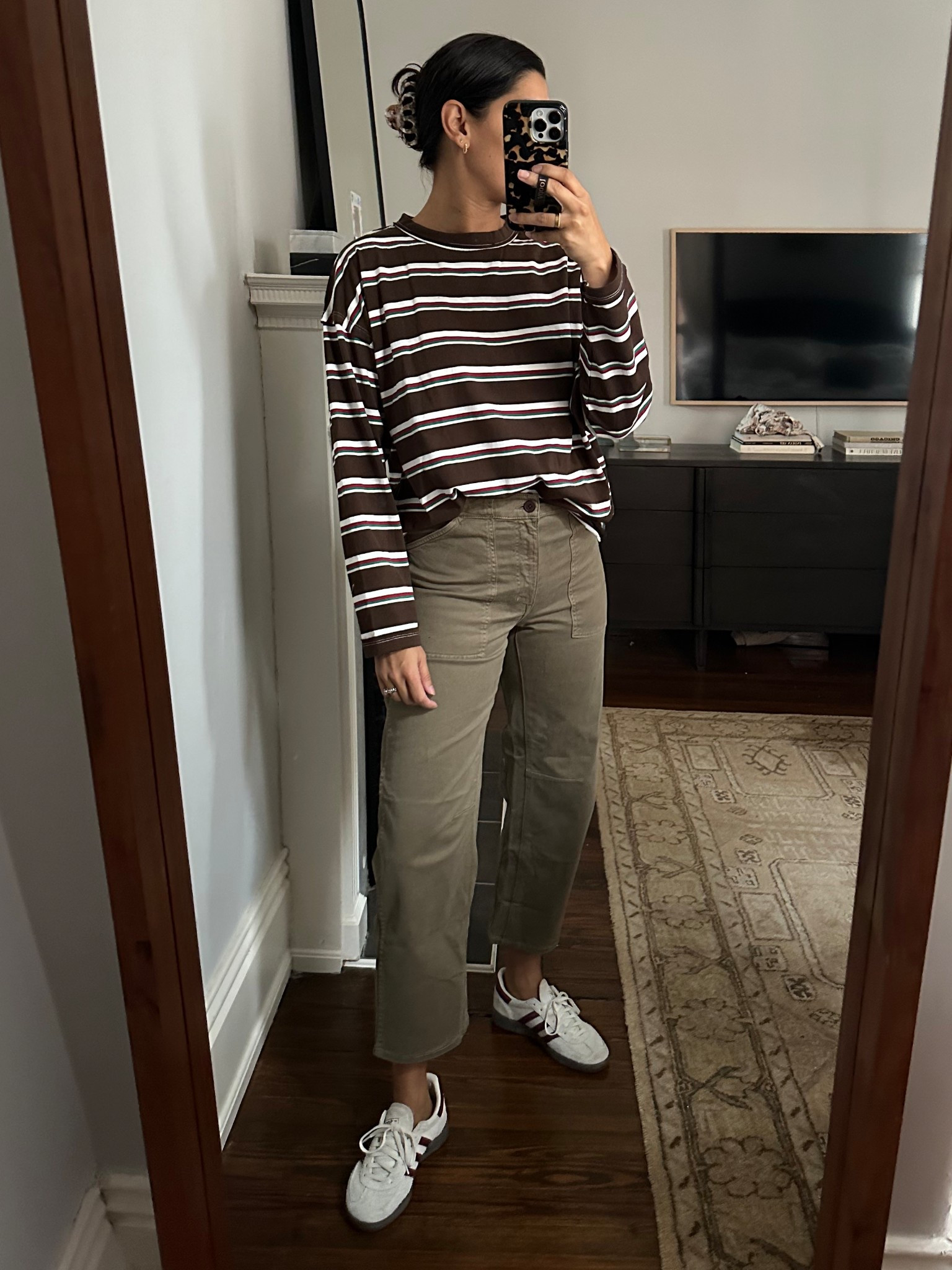 Top runs very roomy - XS
Pants run TTS - 27

#LTKmomlife #LTKgrwm #LTKootd