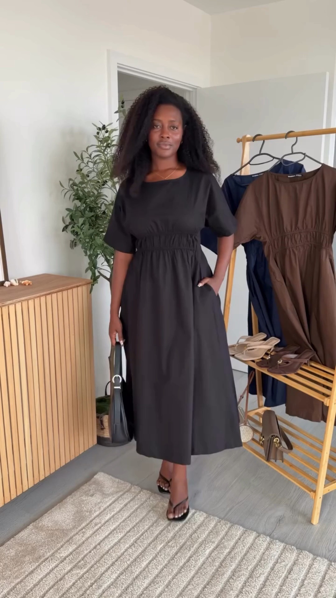 Can you tell I like this dress?!? This is literally the most perfect work dress. I get  so many compliments on it when I wear them. Dresses and suede heels @threadbare.official black bag & heels @newlook cream bag @michaelkors brown bag @coach all items linked on my @ltk.europe #threadbare #corporate #workoutfits #corporateoutfits