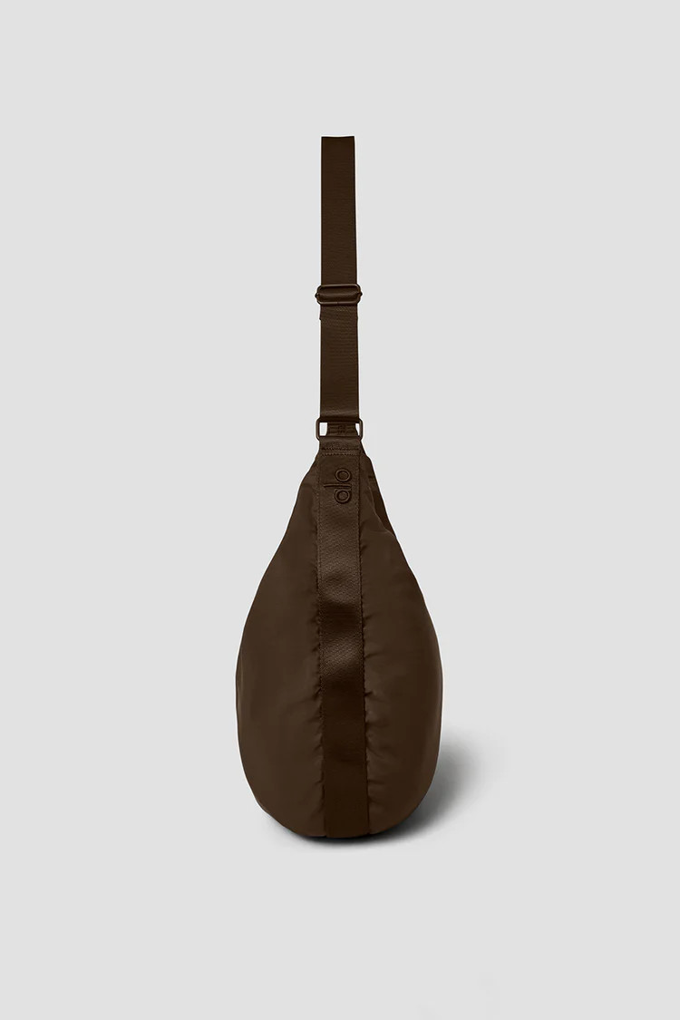 Om The Go Gym Sling Bag - Espresso | Alo Yoga (US)