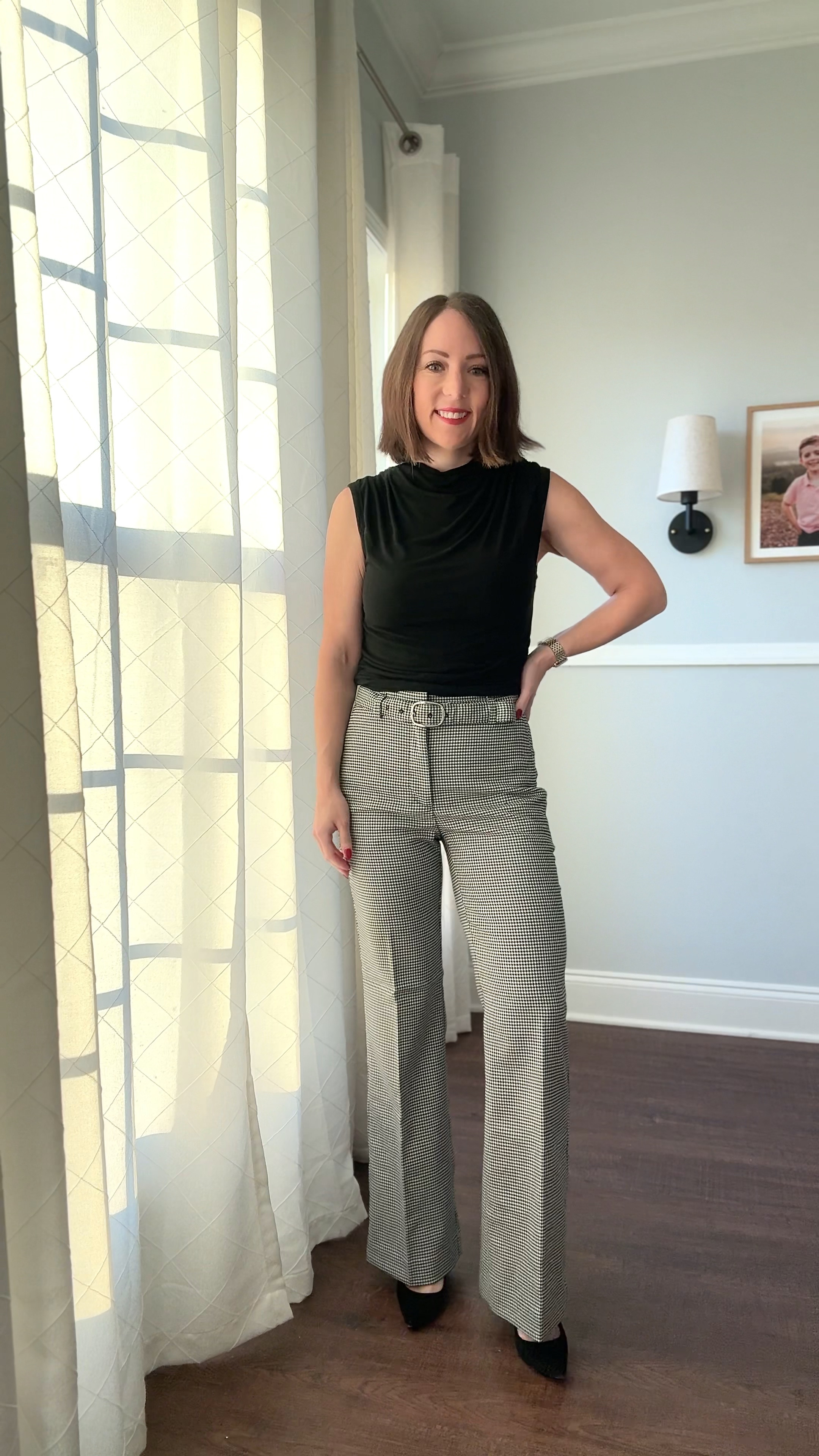 Styling these Ann Taylor pants today for a classic workwear look. Wearing size 0P in the pants and small in the top. Both items true to size  