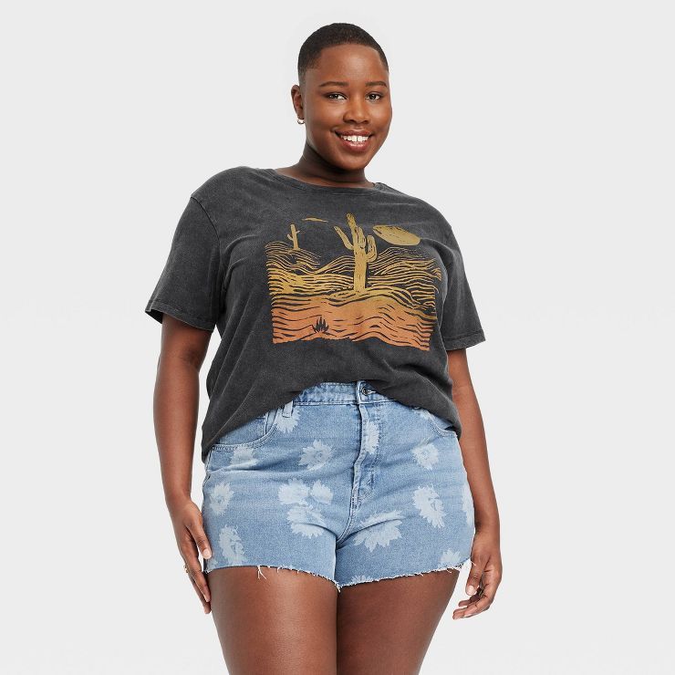 Women's Saguaro Cactus Short Sleeve Graphic T-Shirt - Black | Target