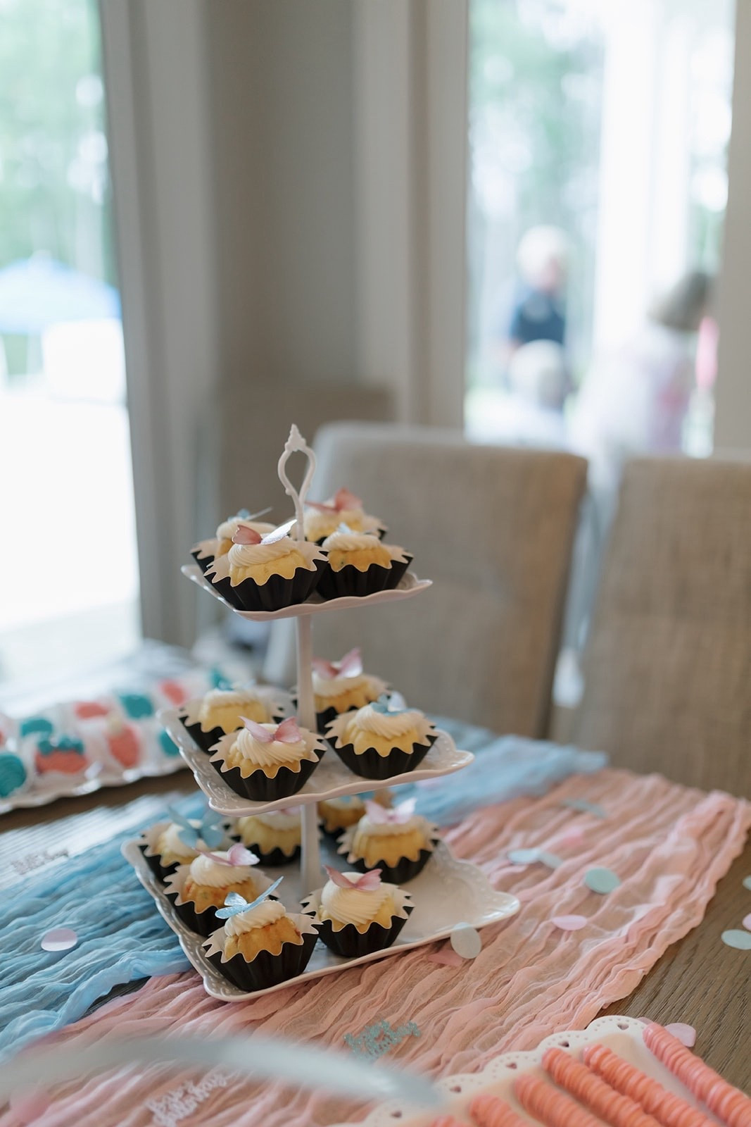 blue and pink table runner