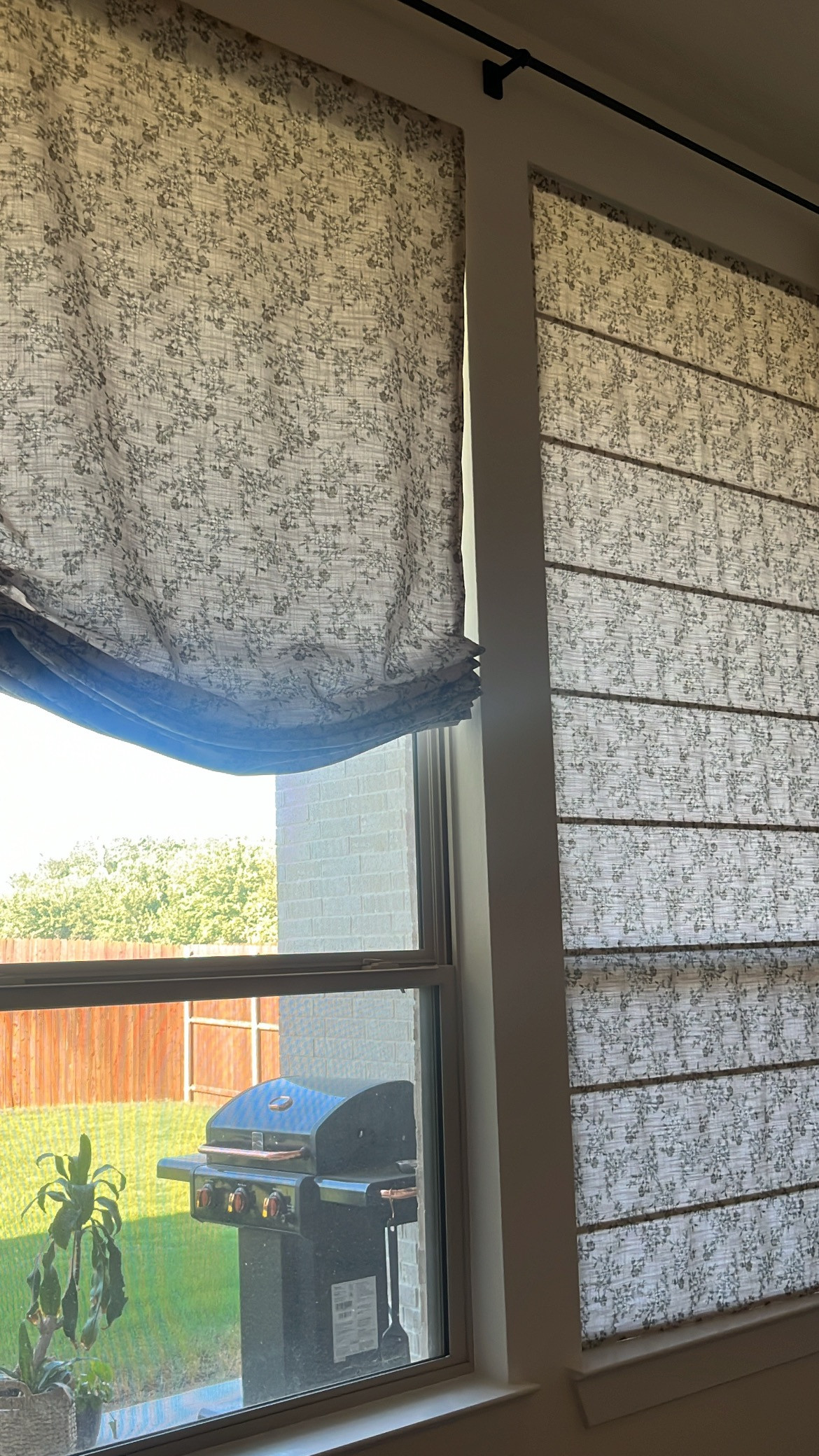 These beautiful TWOPAGES window treatments are from the Sara Le collections in the color "Porcelein". One shade is a relaxed style while the other is a flat style, do you prefer relaxed or flat roman shades? #twopages #twopageshome #twopagescurtains  

 