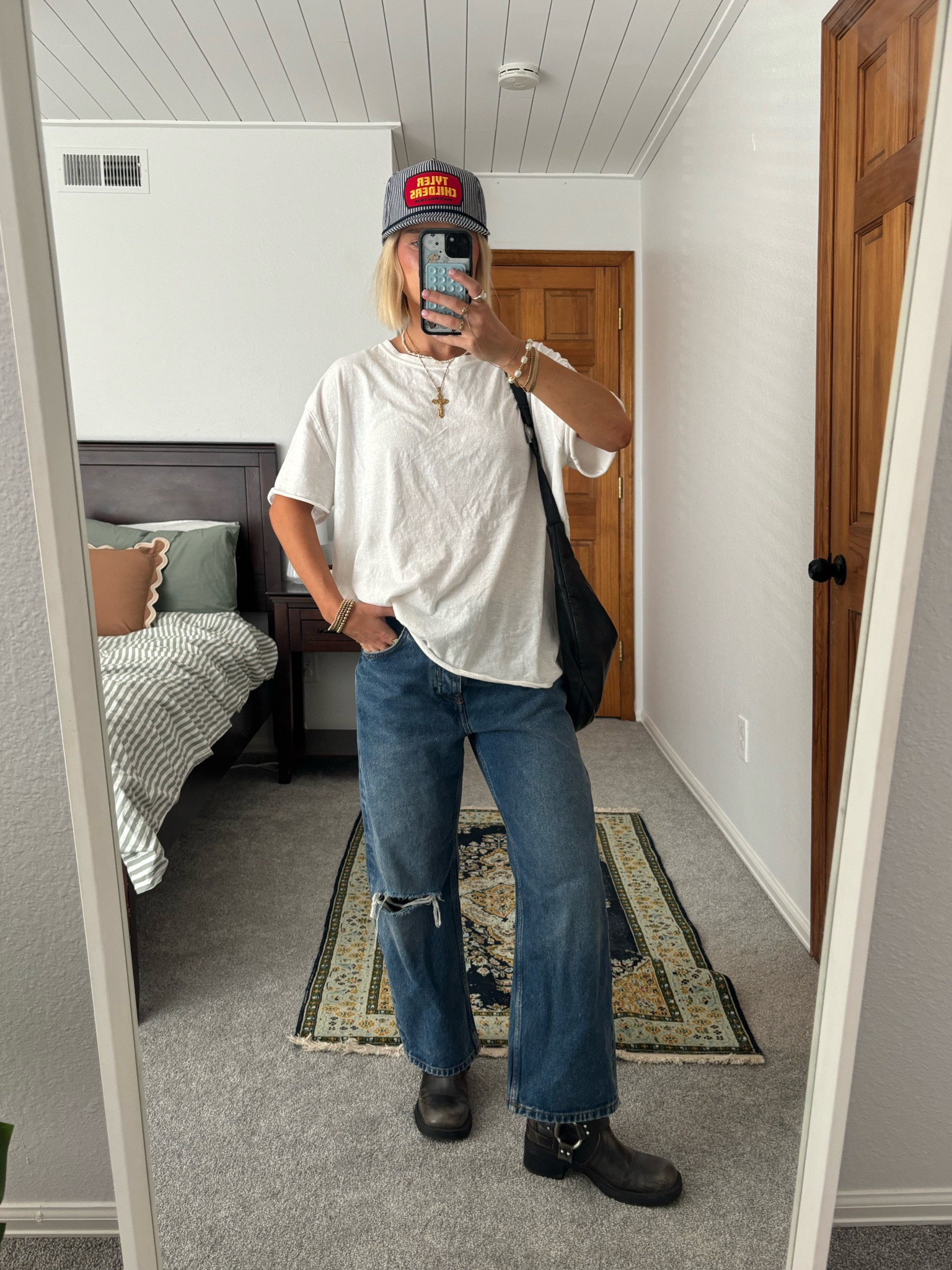 xs in the tee and 25 in the jeans :)