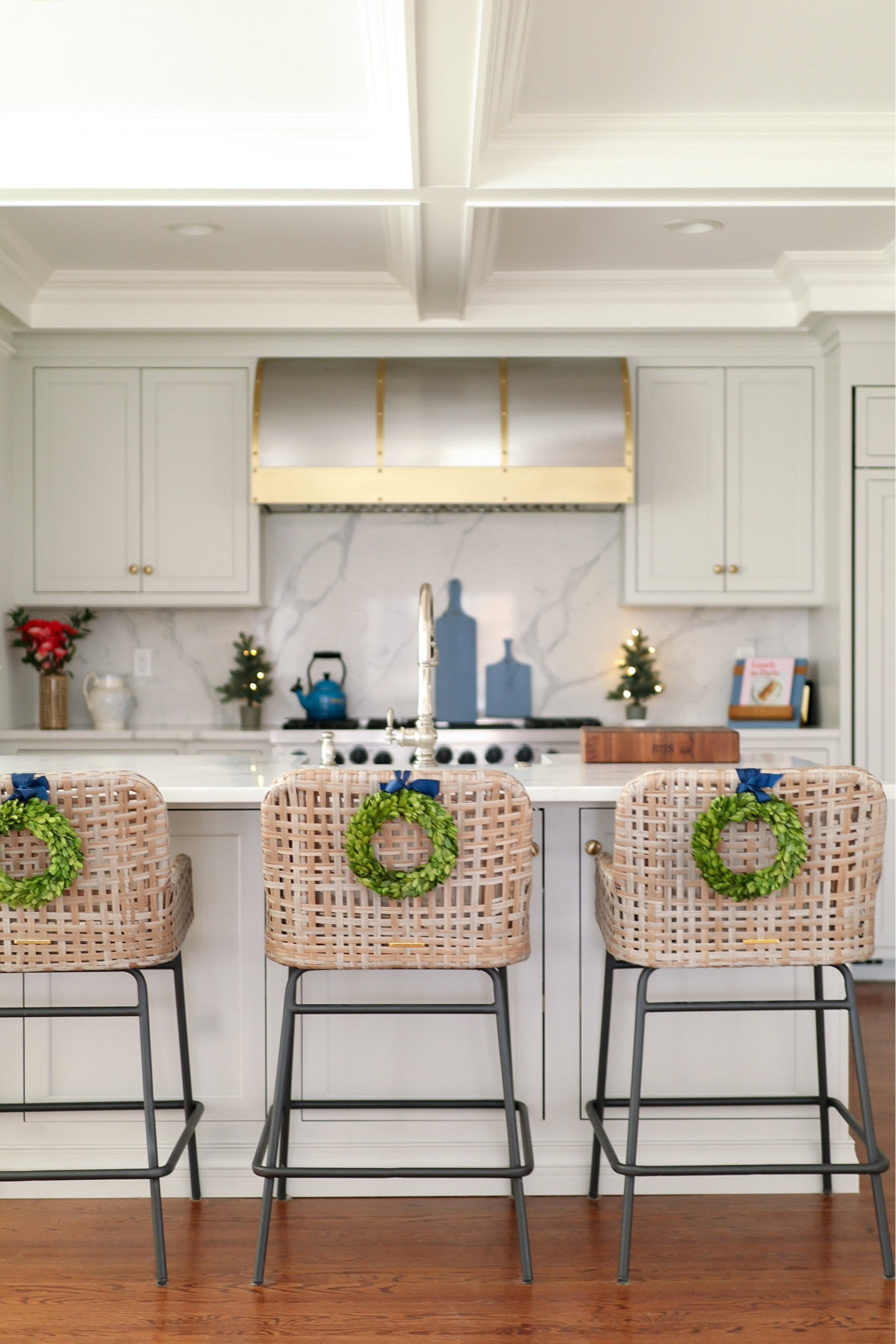 Tara Thorsen Thefashionhousemom shares Holiday kitchen decor. I like to keep my holiday kitchen decor minimal so it doesn’t interfere with everyday cooking and meals. 

Holiday decor, kitchen decor, home decor 

#LTKhome #LTKHoliday #LTKSeasonal