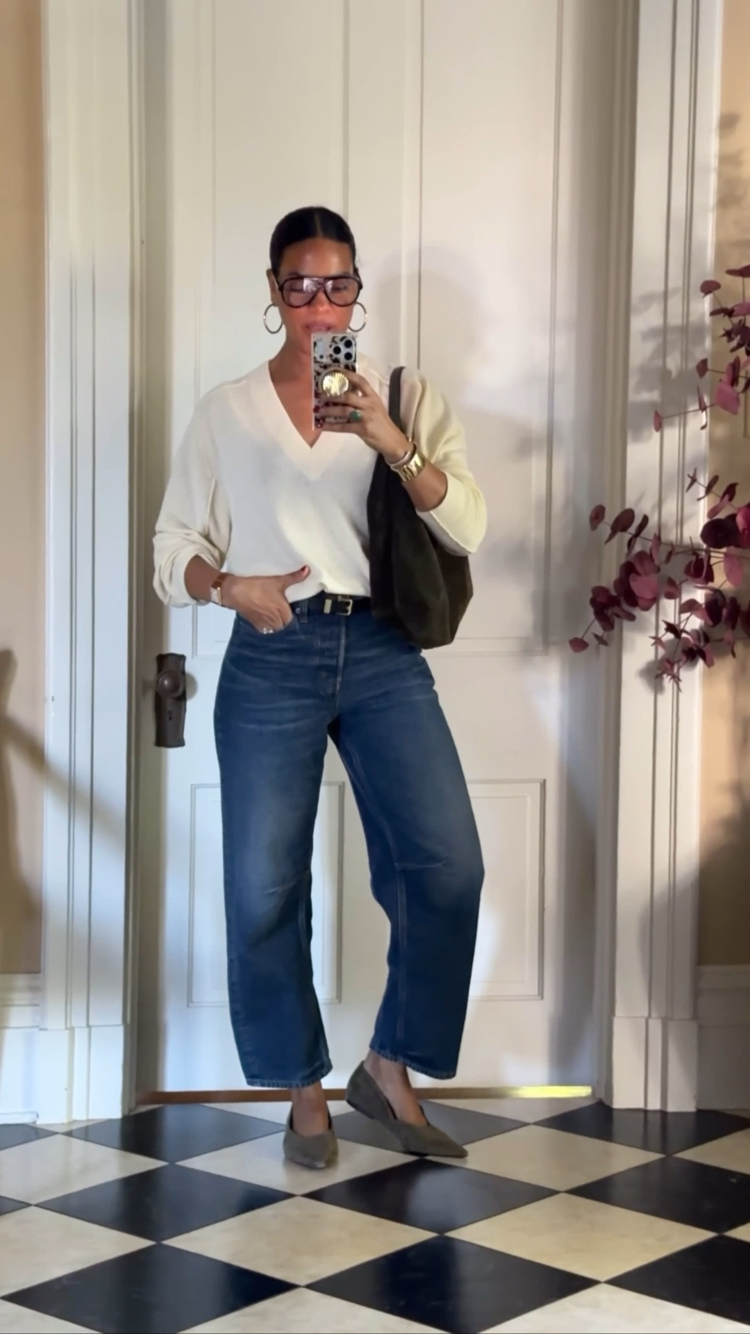 What shoes to wear with barrel jeans! Plus shop Madewell right now for 25% off + an additional 40% off sale! If you get a gap in your waist get the curvy fit and size down! If you don’t, go tts! I’m 5’4 wearing regular length!



#LTKstorytime #LTKootd