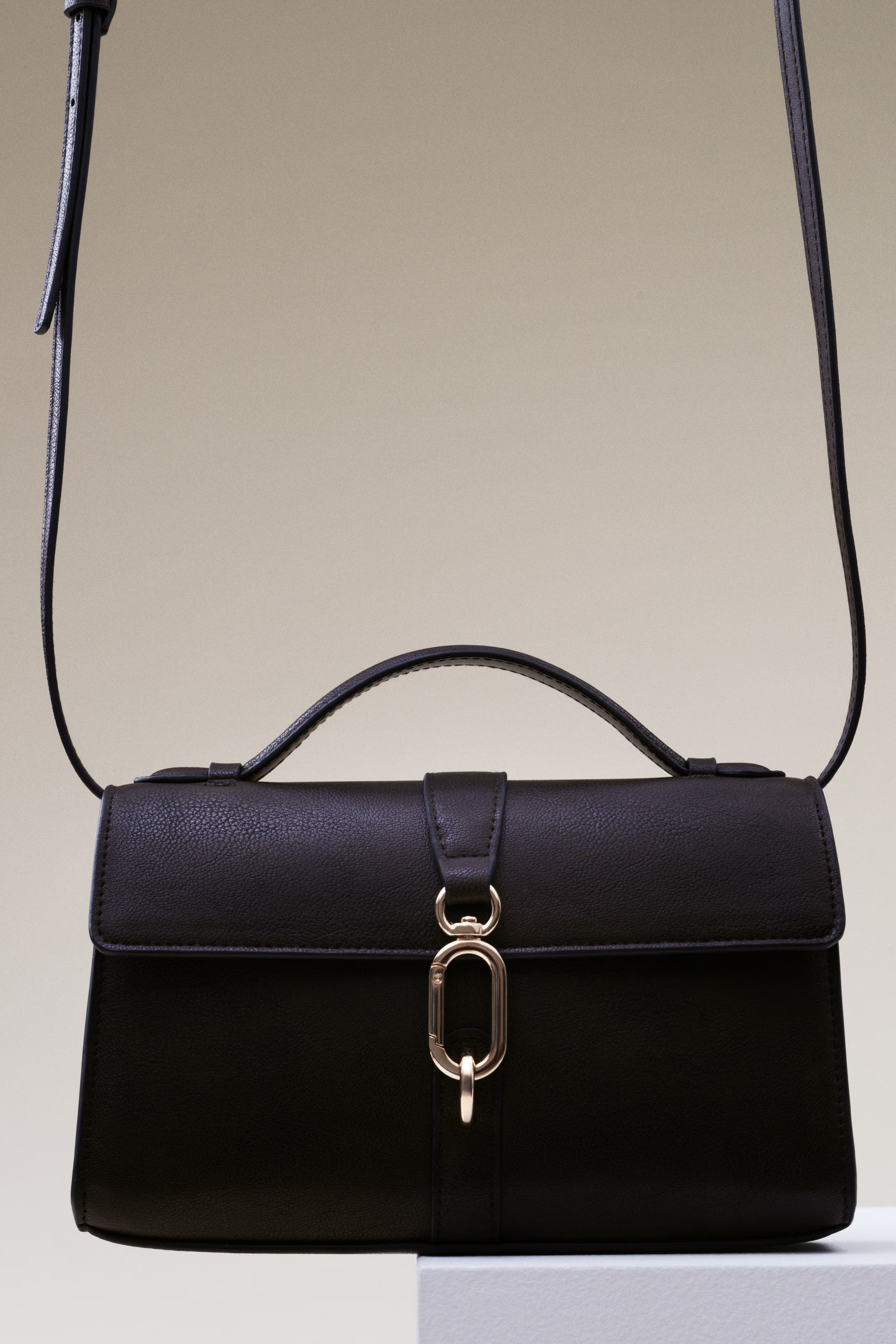 Crossbody bag | H&M (UK, MY, IN, SG, PH, TW, HK)