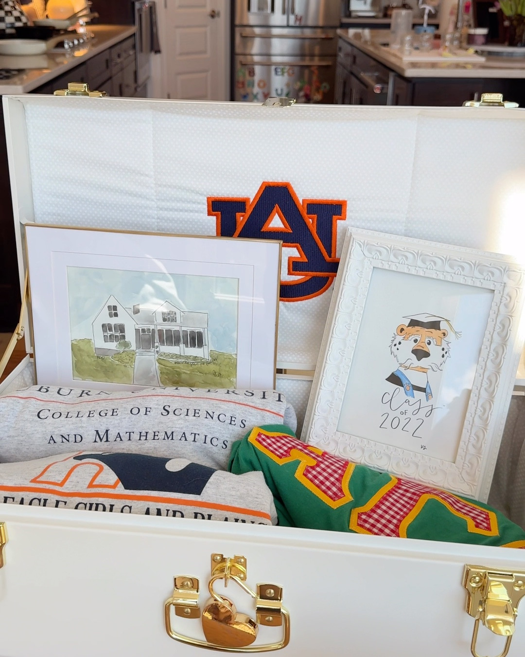 Petite Keep bringing back all the collage nostalgia for Evan and I! These would make the perfect gift + keepsake for an incoming college student or an alumni! 💙🧡 #graduationgift #keepsake #petitekeep 