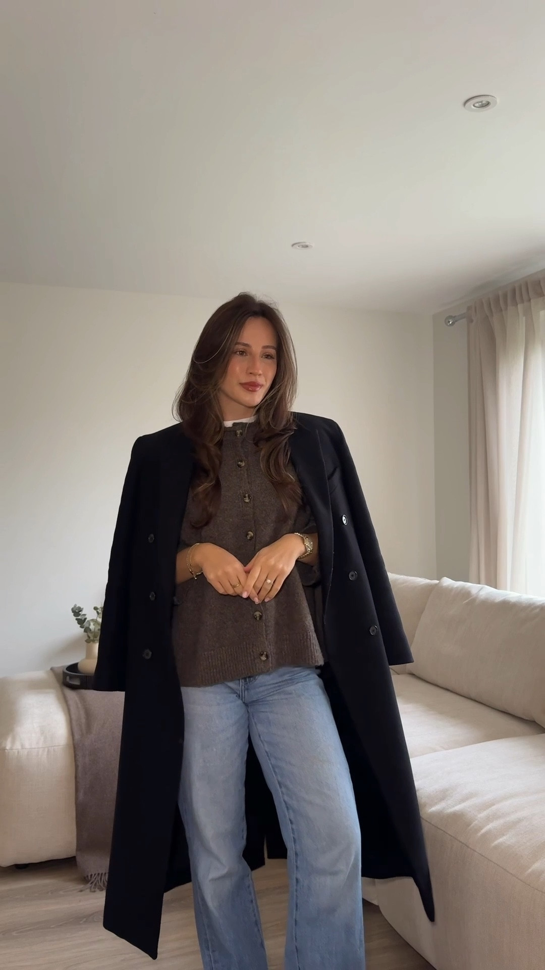 Cardigan - sister and seekers
Jeans - uk 8
T-shirt - S
