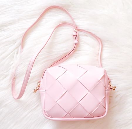 My most carried purse since Jan is on Clearance!

The prettiest pink! Holds a lot. Crossbody or Shoulder. 

Shared it originally with all the colors. They aren’t on clearance but still a steal at  $25

Woven Purse. Bag. Target. Spring. Summer  

#LTKstyletip #LTKfindsunder50 #LTKitbag