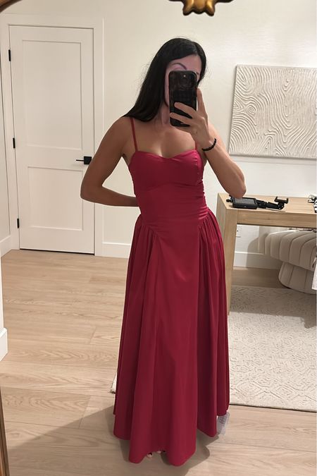 This Abercrombie drop waist dress is selling quick! I am in a size XS. It’s perfect for a wedding, winery, fancy dinner, anything! 

Maxi dress
Party dress 


#LTKSeasonal #LTKWedding #LTKParties