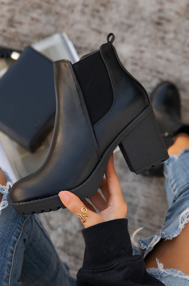 Julia Black Heels | Elevate Your Style | MISS LOLA