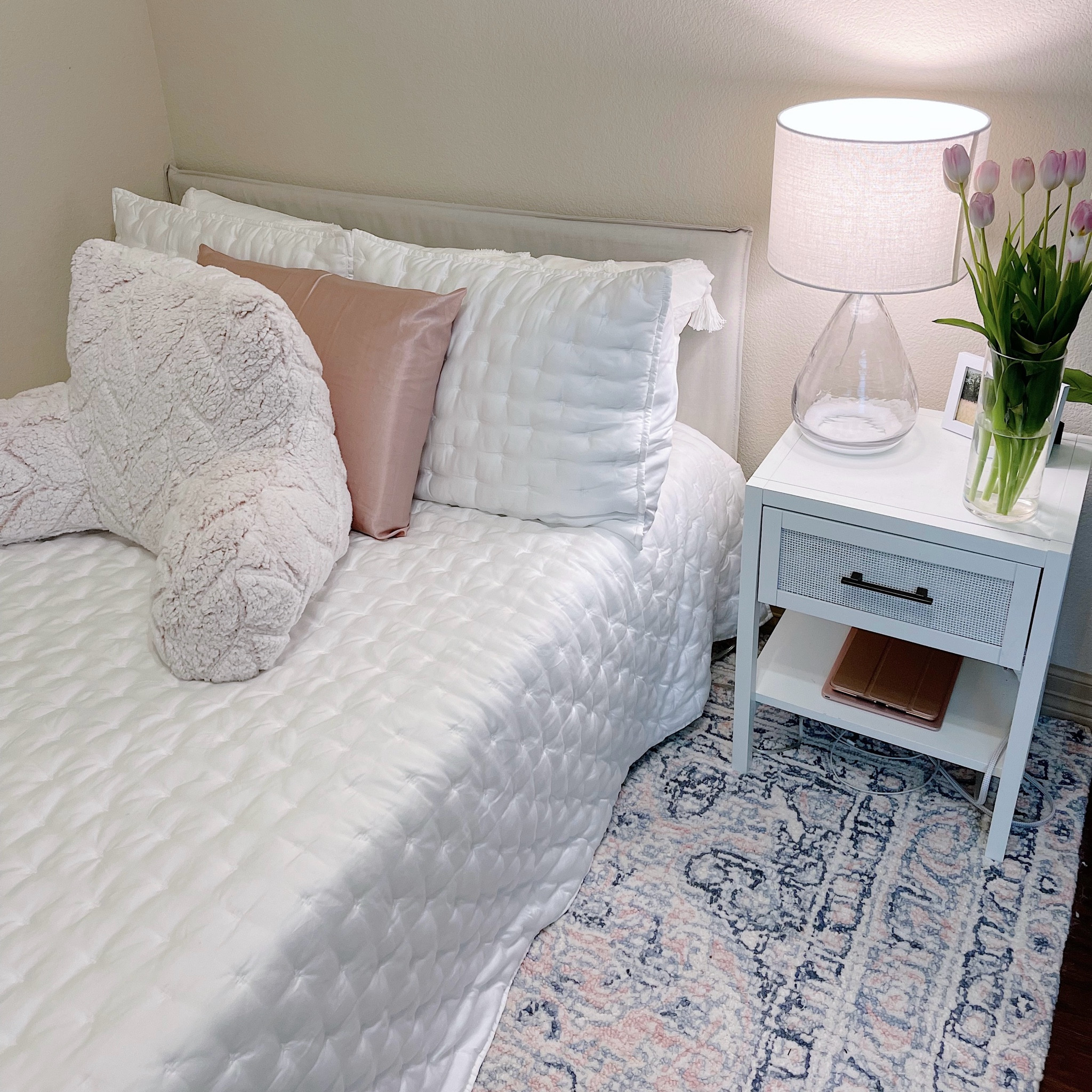 pieces from my college room 🤍 obsessed with the accent rug and all of the whites to brighten up the room!

#LTKBacktoSchool #LTKHome