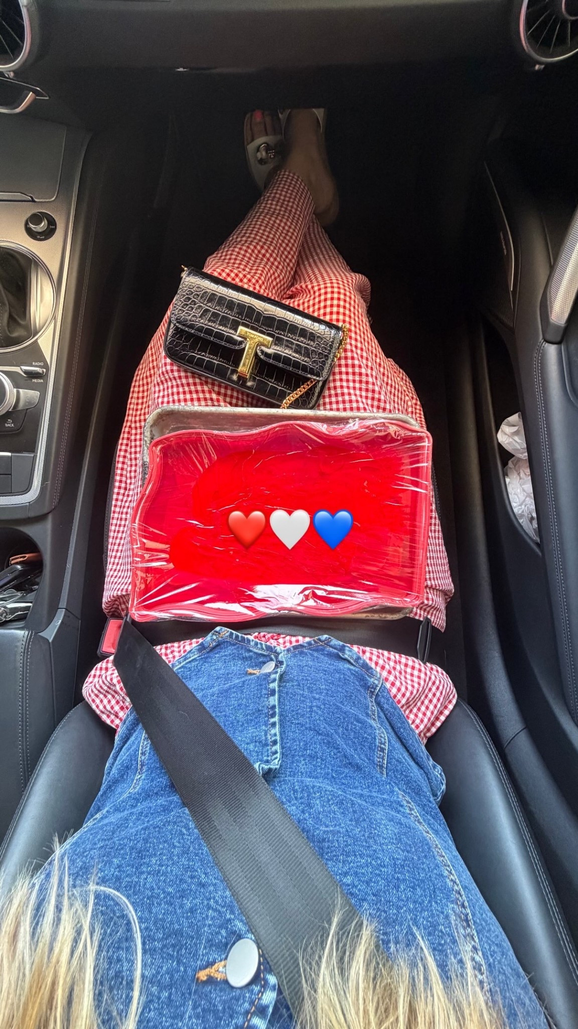 ❤️🤍💙