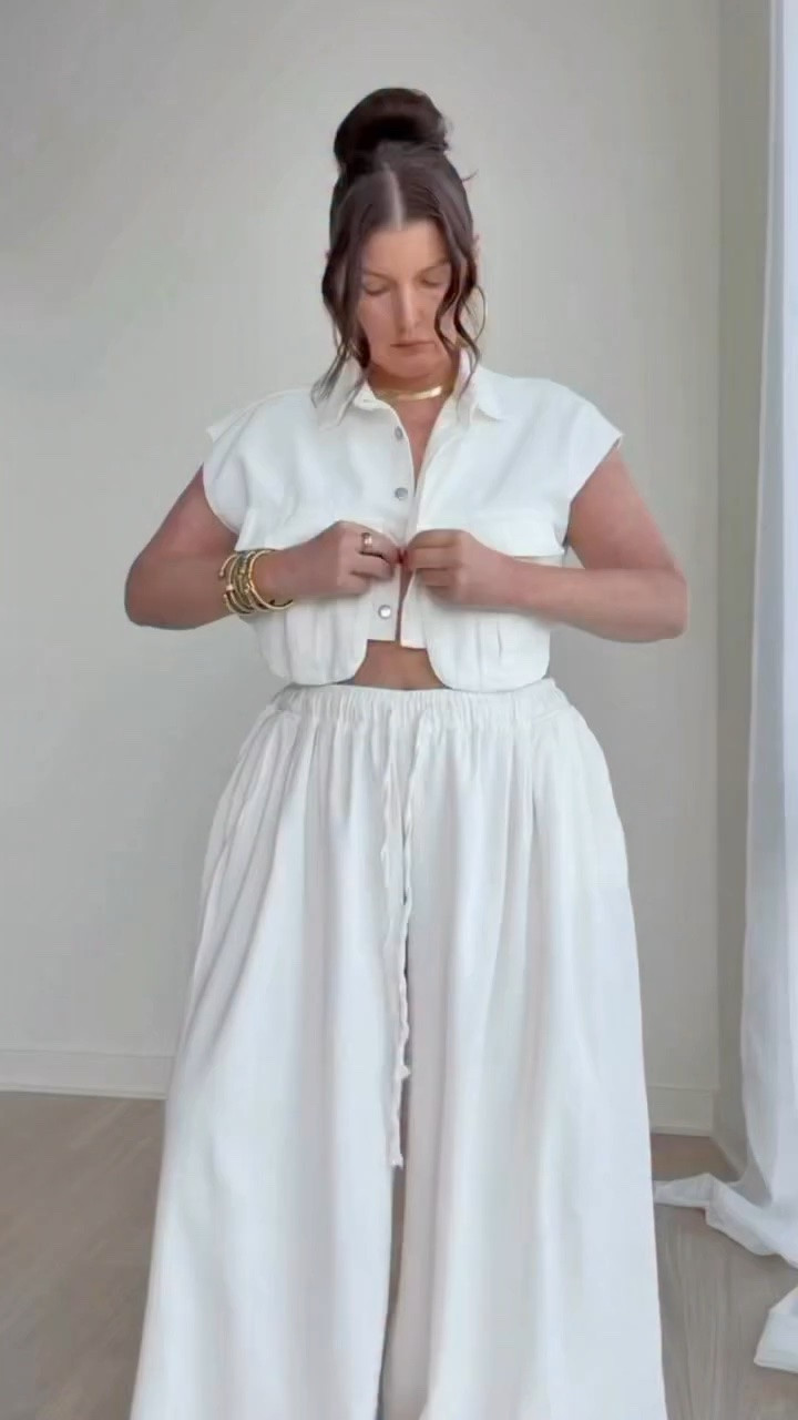 Monochrome dressing just hits different in the summer 🤍 Comment “SUMMER” for a message with all the outfit details.. Make sure you’re following me to receive all my summer outfit finds and styling ideas!

More ways to shop …

🤍 Tap my bio > find your post 😎

🤍 Shop on the FREE LTK APP (search julia.marie.b)

🤍 Copy/paste into browser 🔗 https://www.shopltk.com/explore/julia.marie.b