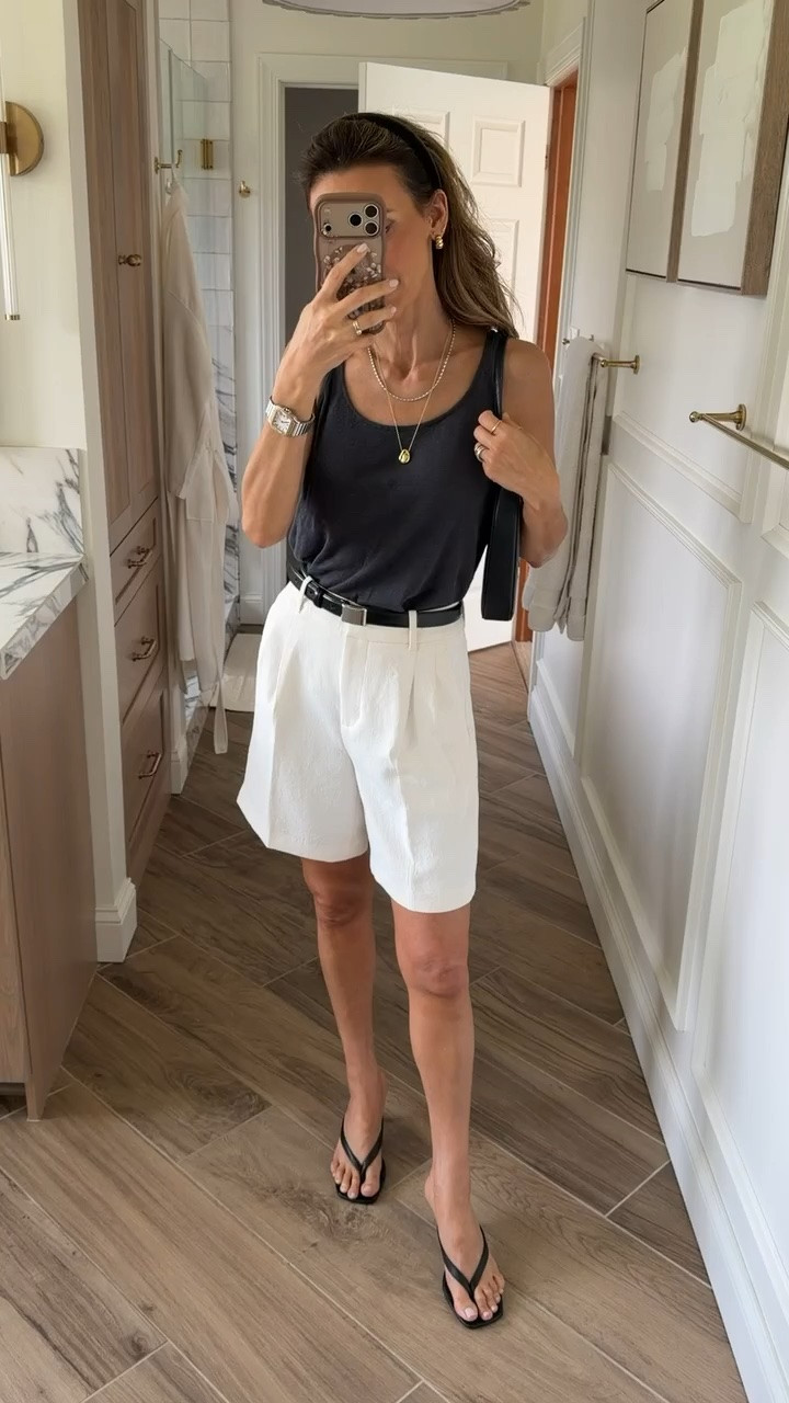 What I’m wearing to the office today! My top is from last summer so I linked a similar loose fitting one! My shorts are a size 2

#LTKgrwm #LTKootd #LTKSeasonal