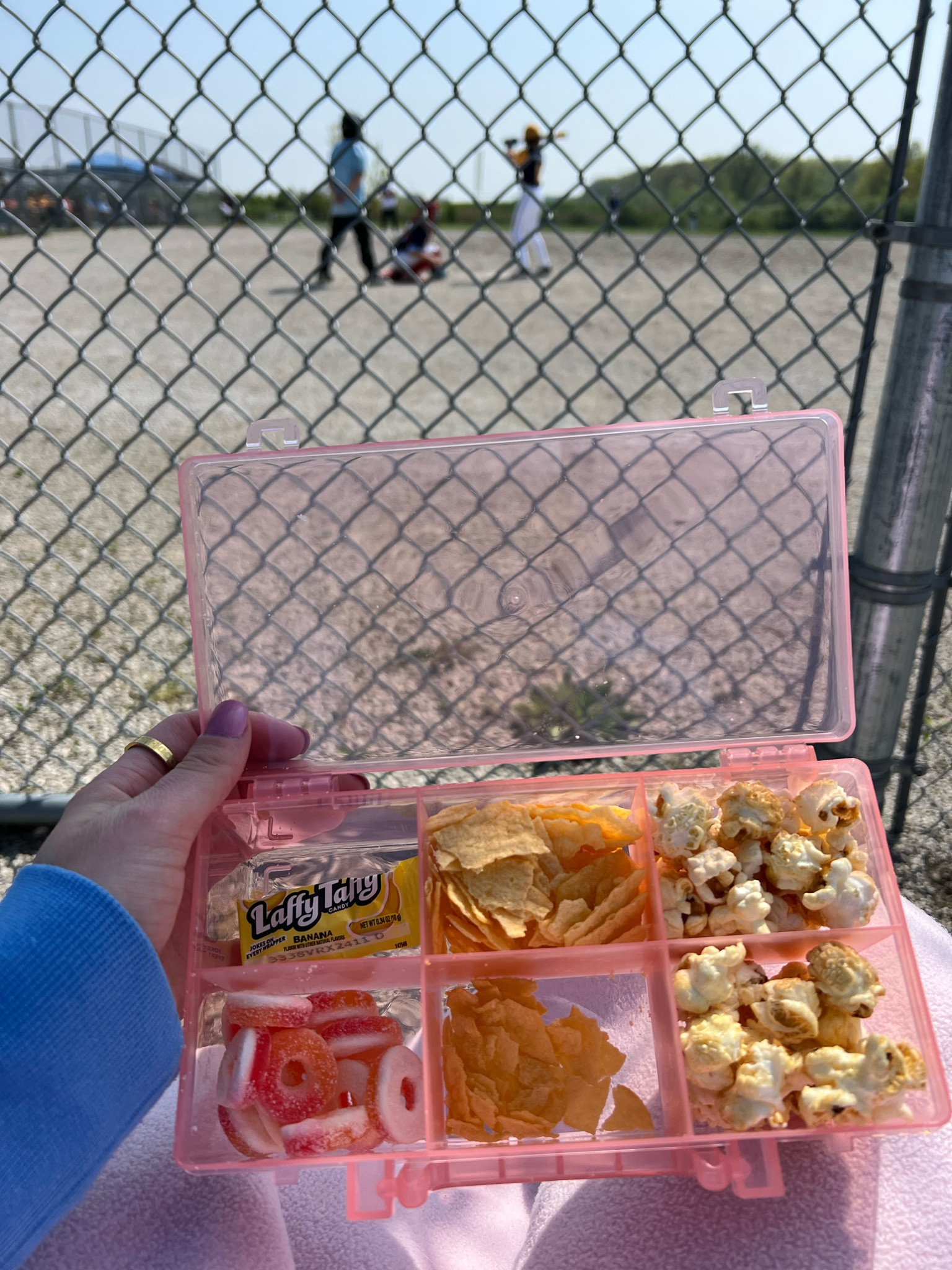 Run to the Target dollar section for this snackle box!! 🥨🍿🍇🍓🫐

Other options linked, but this box was only $1!