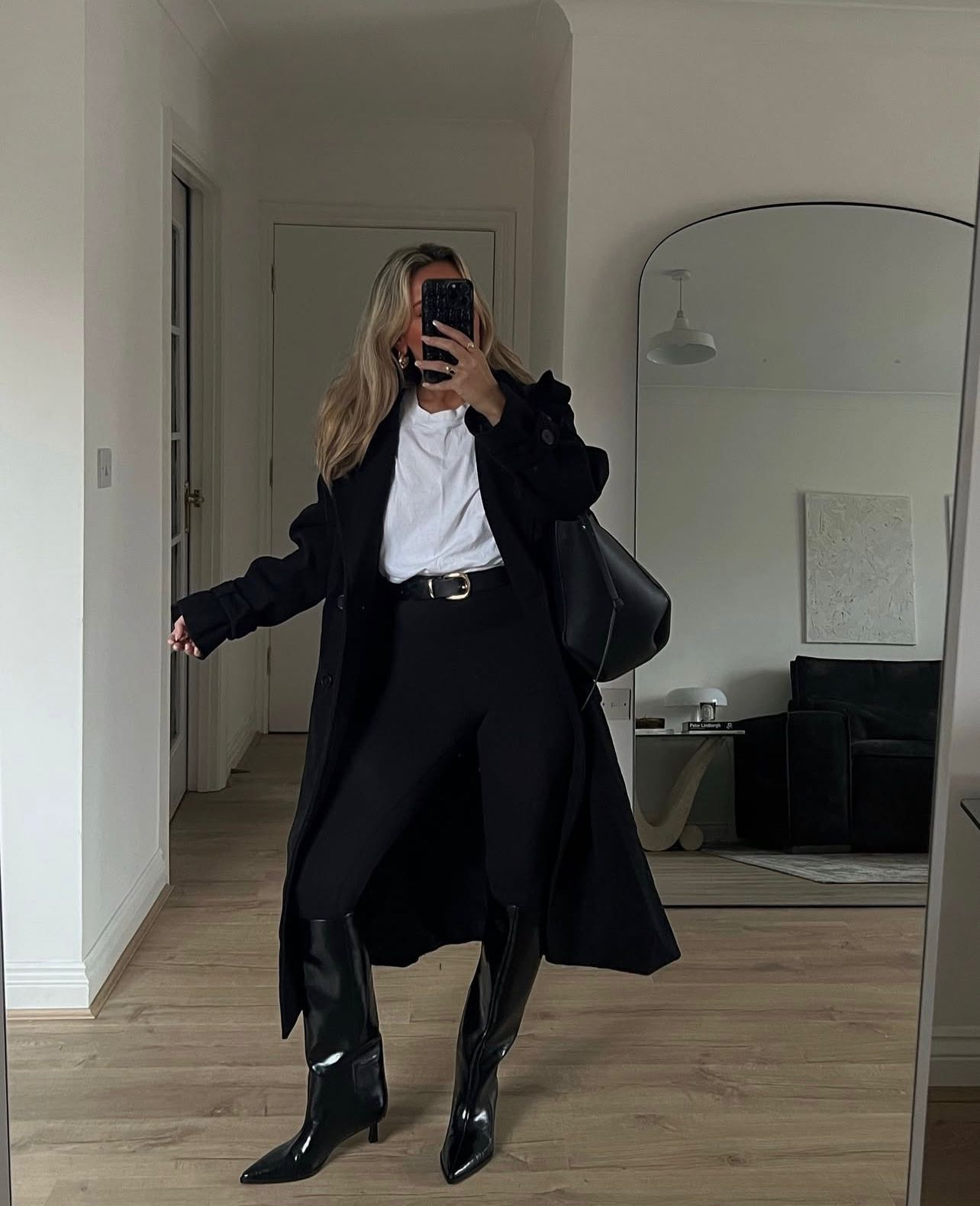 Easy outfits 🖤

Adanola leggings | ASOS belt | Glamify coat | Polené bag | Zara boots

#LTKeurope #LTKwinter #LTKuk