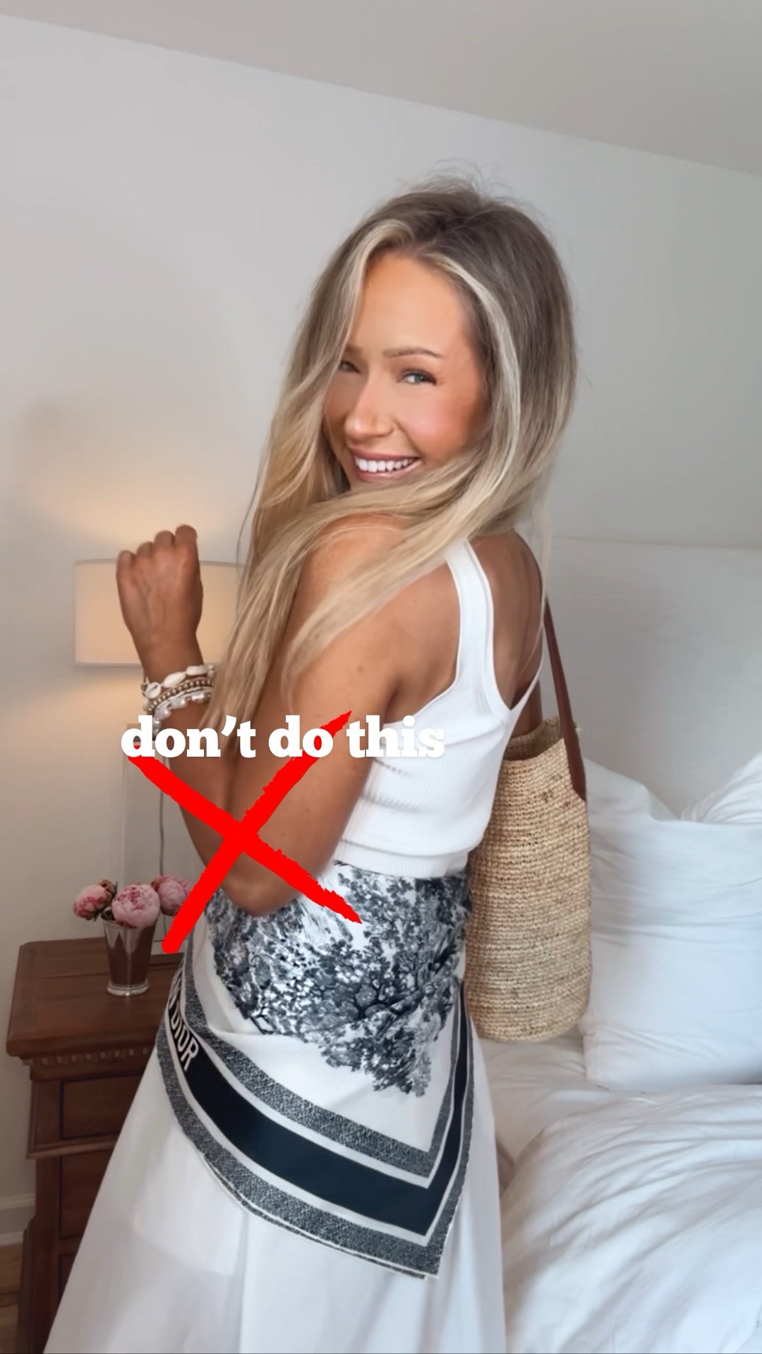 How to tie a scarf around your waist! Save this for later and follow me for more styling tips and outfit inspo! 💫✨