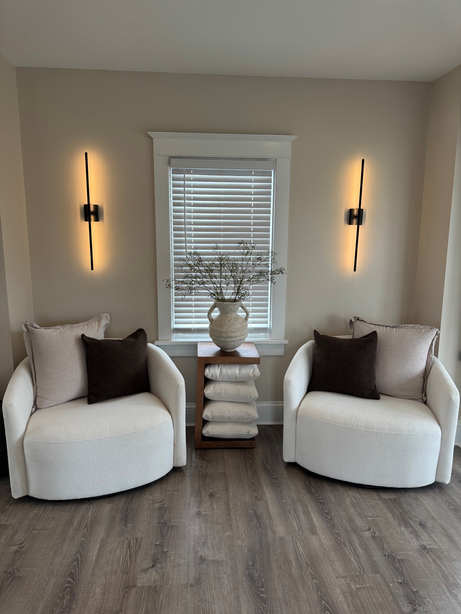 SEATING AREA COMPLETED

Walmart finds, Amazon finds, comfy chairs, home decor, home design, organic modern.

#LTKHome