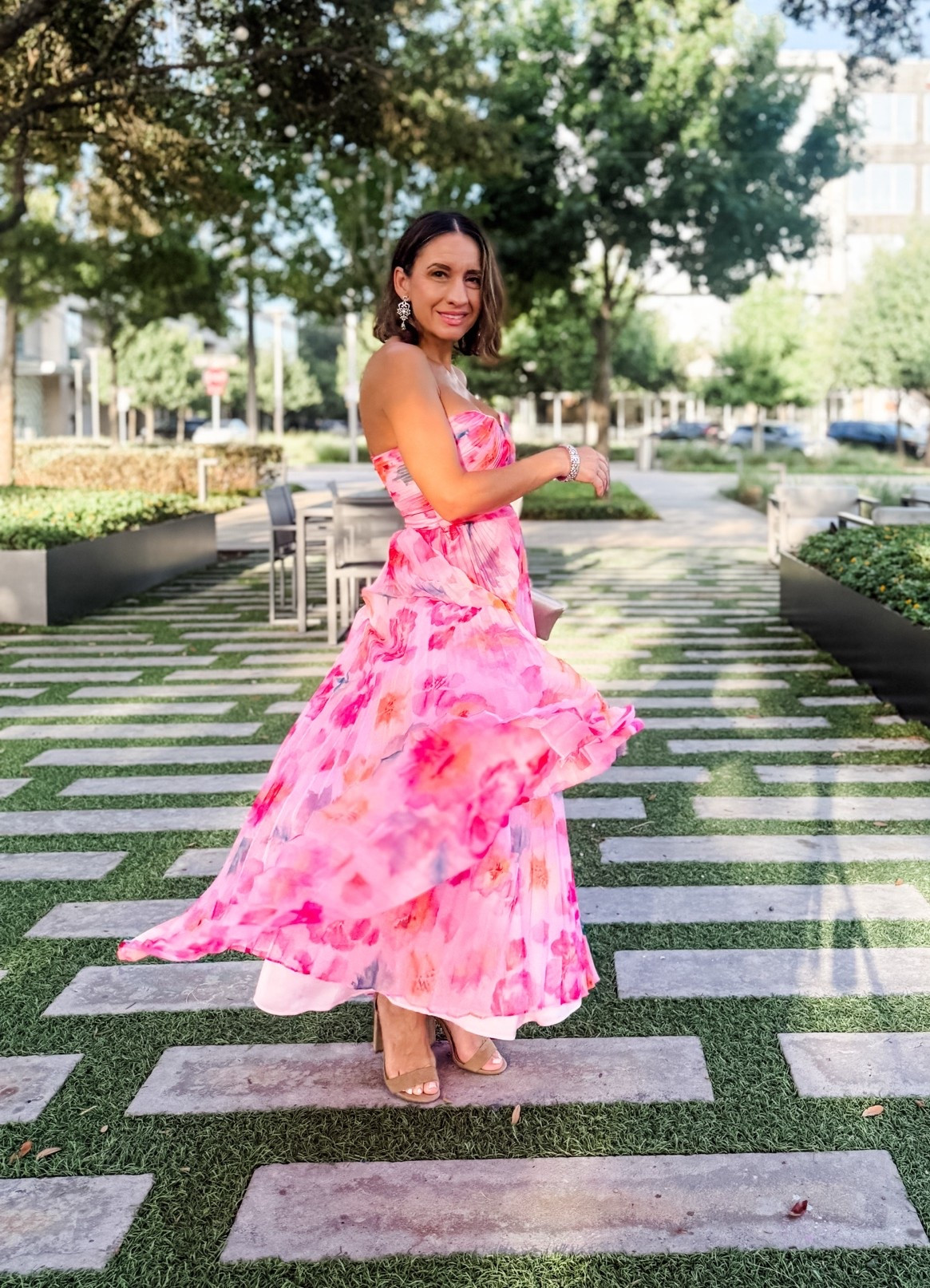 This dress looks like a watercolor painting and I’m honestly obsessed. 😍

The AS by Bailey dress is so stinking pretty in person and perfect for winter formals, weddings, or any special occasion where you want to feel a little extra.

✨ Petite-friendly
✨ Runs pretty true to size
✨ Between sizes? I’d go up one
✨ Styled with chandelier earrings + Sam Edelman heels

Linked it all in LTK. 🤍

#PetiteStyle #SpecialOccasionDress #WinterFormal

#LTKSeasonal #LTKPetite #LTKWedding