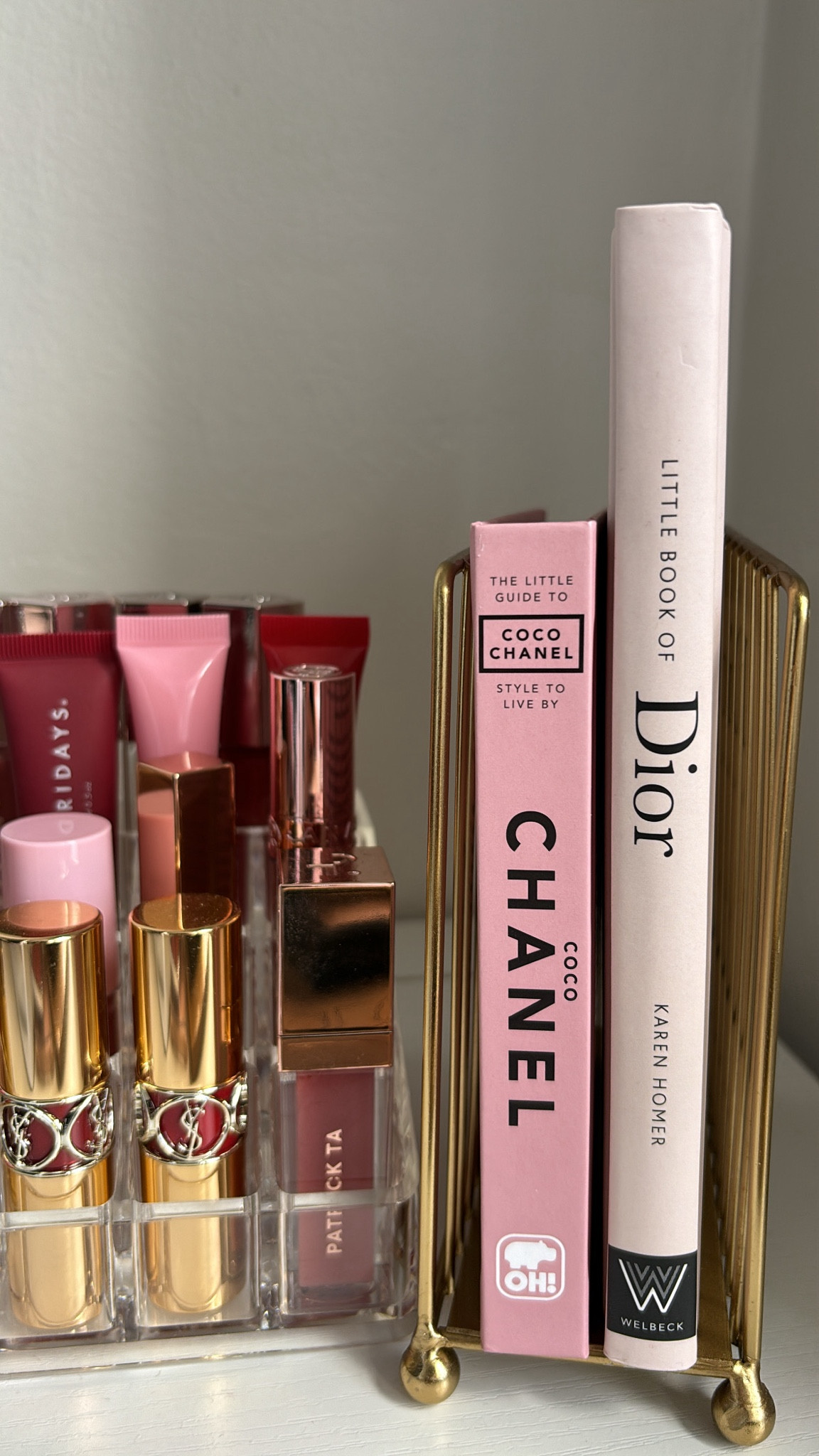 girly pink decor 

These books make for a cute house warming or going away to college gift.

luxury books . pink aesthetic. affordable decorations . bedroom inspo . desk decor . college decor . Girly home decor . Gold book holder . Acrylic lip holder 

#LTKBeauty #LTKHome #LTKGiftGuide