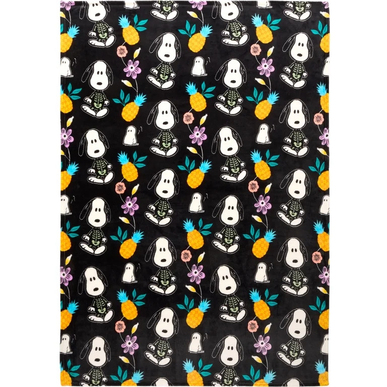 Peanuts Snoopy Summerween Silky Soft Plush Oversized Throw Blanket, 50 x 70 | Walmart (US)