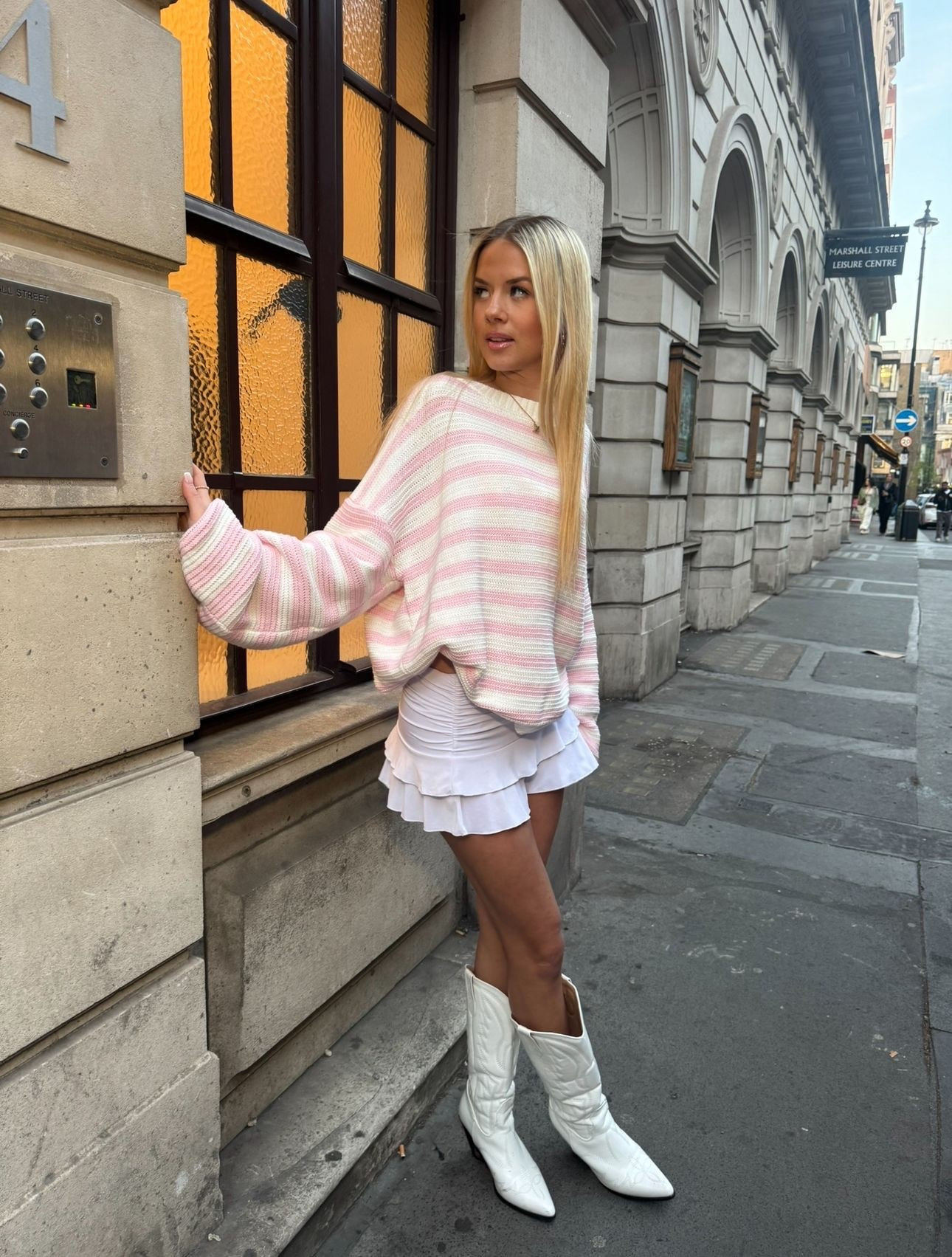 🎀☁️


Knitwear, Cowboy Boots, Skirts

#LTKwinter #LTKpartywear