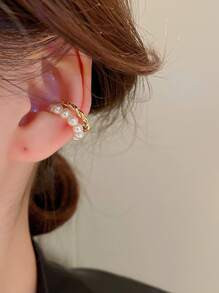1pc Double Layer Twisted Faux Pearl C-Shaped Ear Clip | SHEIN