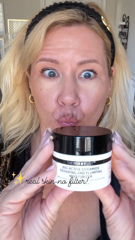 #giftedbytheinkeylist WATCH HOW THIS MOISTURIZER INSTANTLY BLURS my forehead lines! Meet the Bio-Active Ceramide Repairing and Plumping Moisturizer by @theinkeylist for up to 4X visible fine line and wrinkle reduction! The Gransil Blur helps to INSTANTLY blur the appearance of fine lines creating a soft-focused effect on the skin, while Shea Butter deeply nourishes and reduces water loss to help protect the skin's moisture barrier. 

#LTKover40 #LTKbeauty