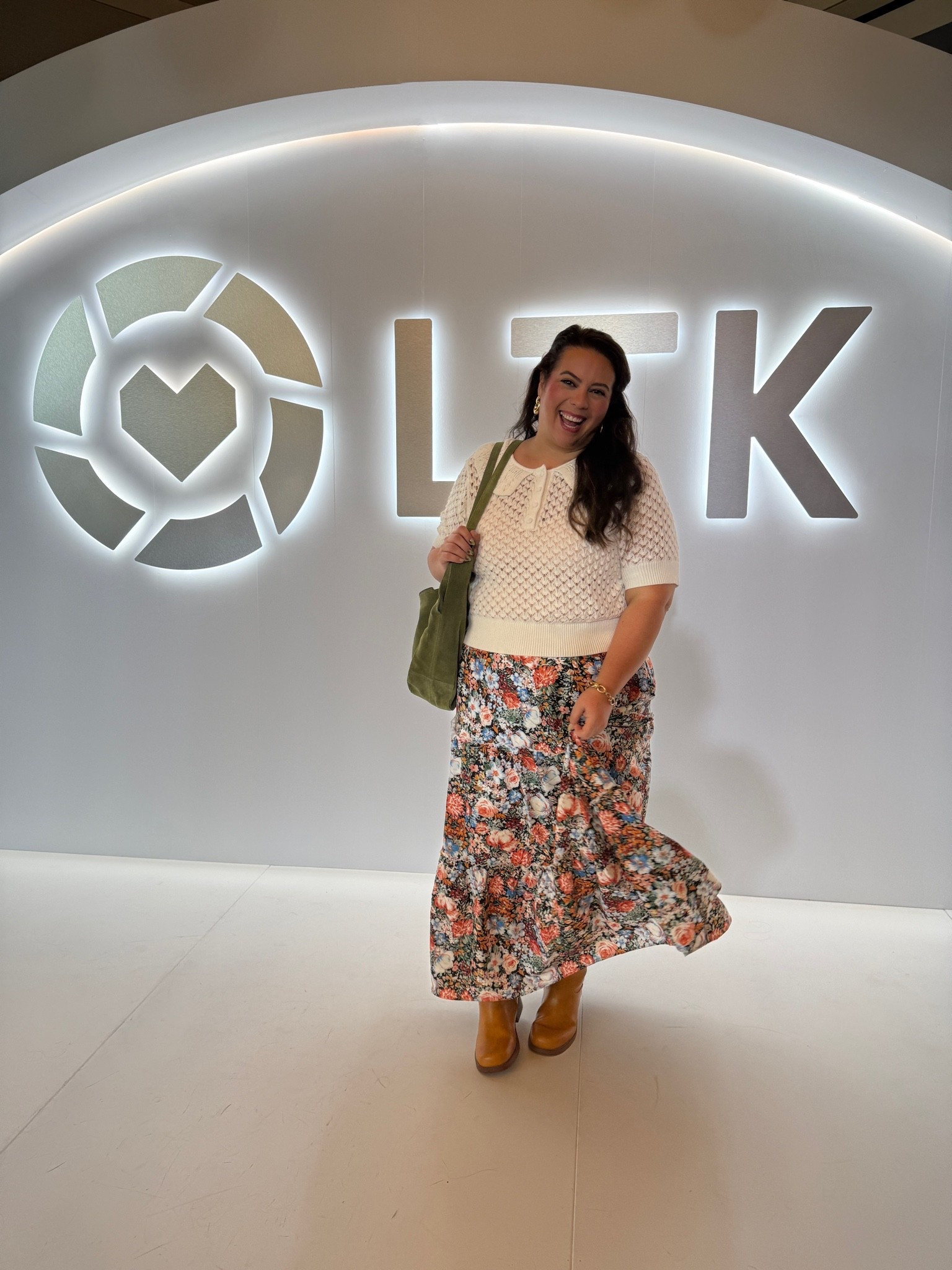 Plus size fall outfit as an 18/20 - wearing 18/20 top and xxl skirt

#LTKPlusSize
