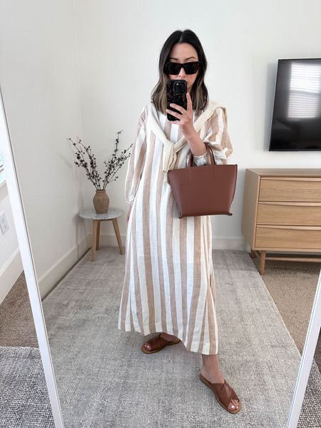 Everlane A-Line linen dress. So in love with this dress. It’s stunning and so comfy!!  Love the pockets. 

Everlane linen dress 00
Everlane cardigan 2
Everlane sandals 5
Everlane bag  

#LTKitbag #LTKSeasonal #LTKshoecrush