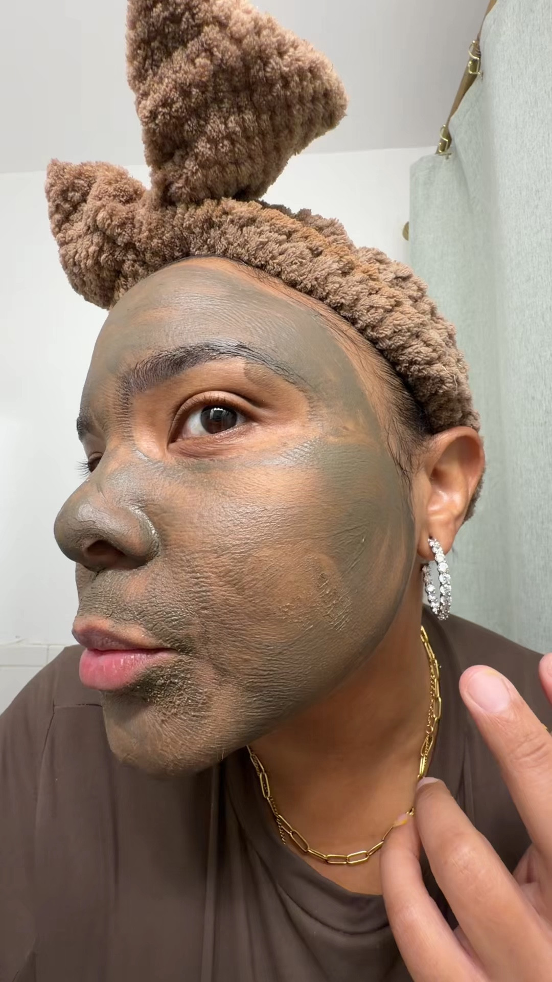 Okay... this looks weird, but it leaves my skin
SO clean.
I started with a cleanser to remove oil and dirt, followed by this mud mask, which helps deep-clean the pores...
and you can really feel it.
If you have oily skin or visible pores, you have to try this.
The duo is from BRMUD.

#LTKBeauty #LTKselfcare #LTKMothersDay