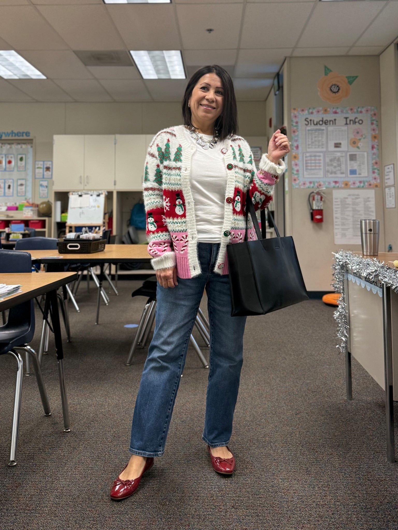 Holiday sweater ~ teacher #ootd

holiday style | Christmas sweater 
holiday outfit idea



#LTKHoliday #LTKPetite #LTKootd