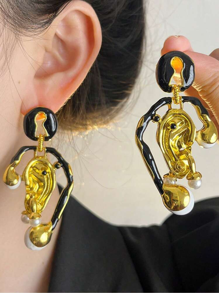 1 Pair Vintage-Style French High-End Nose, Mouth & Ear-Shaped Asymmetric Earrings, Crafted With Thick Materials For Unique Visual Impact. Suitable For Women To Wear To Parties. | SHEIN