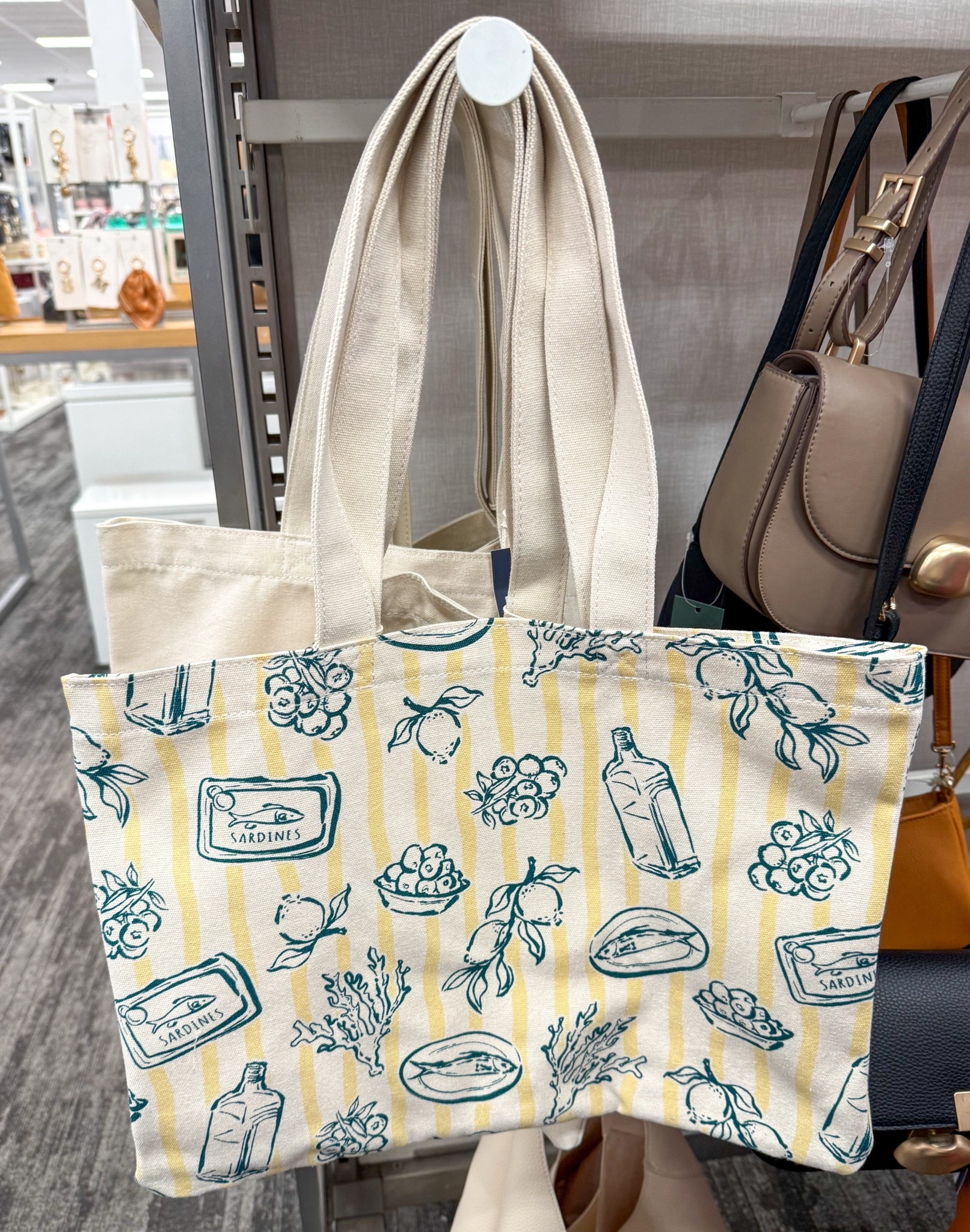 Cute $15 tote bags 

#LTKSeasonal #LTKFindsUnder50 #LTKFindsUnder100