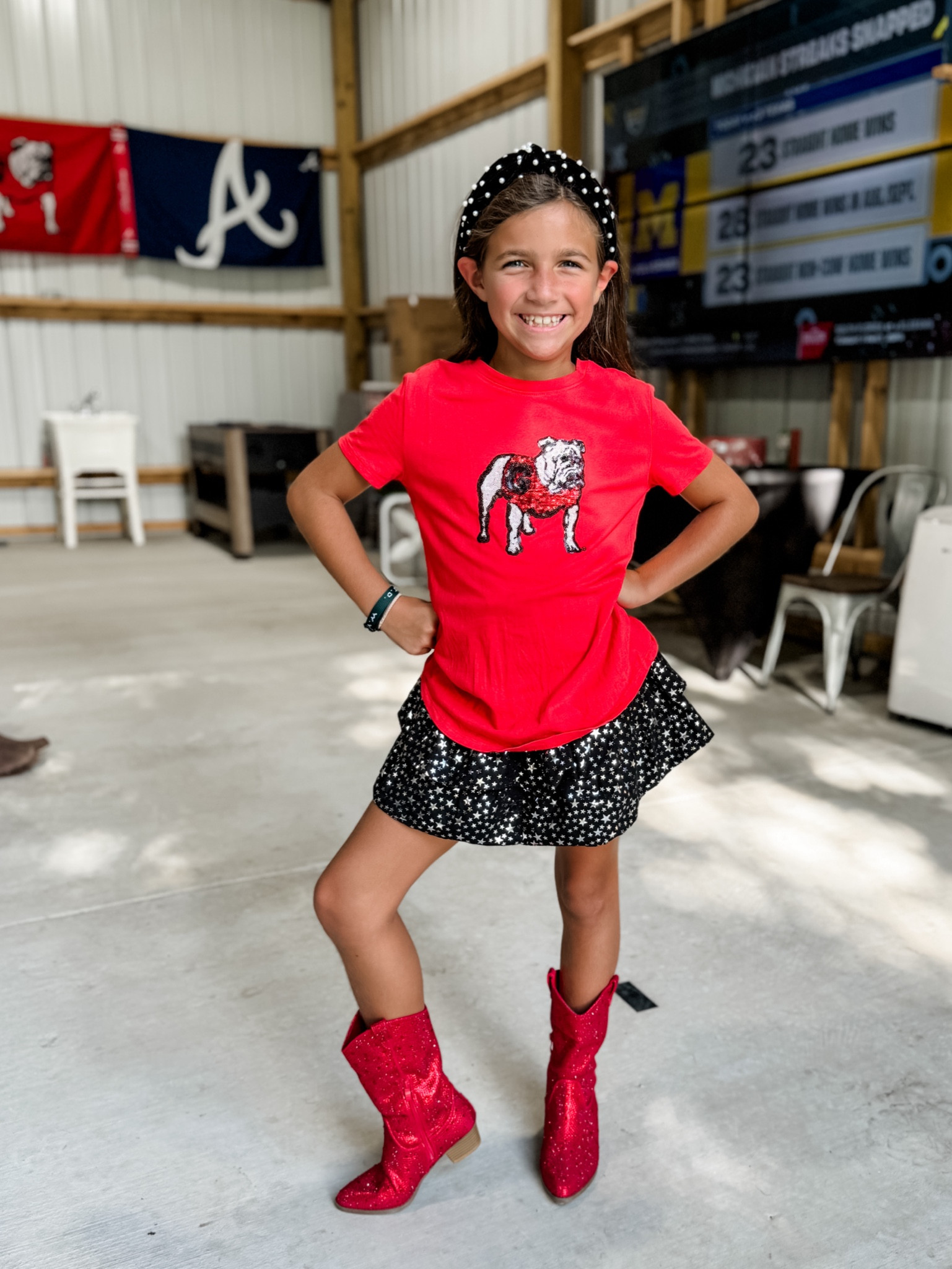 Game day OOTD

Queen of sparkles. Football.
Game day. Go dawgs. Fall.
Sports.

#LTKSeasonal #LTKU
#LTKStyleTip