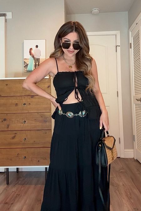 Wearing xs in this linen top & xs in this black maxi skirt.

Aerie
H&M
Festival outfit
Concert outfit
Country concert outfit
Vacation outfit



#LTKFindsUnder50 #LTKFestival #LTKSaleAlert