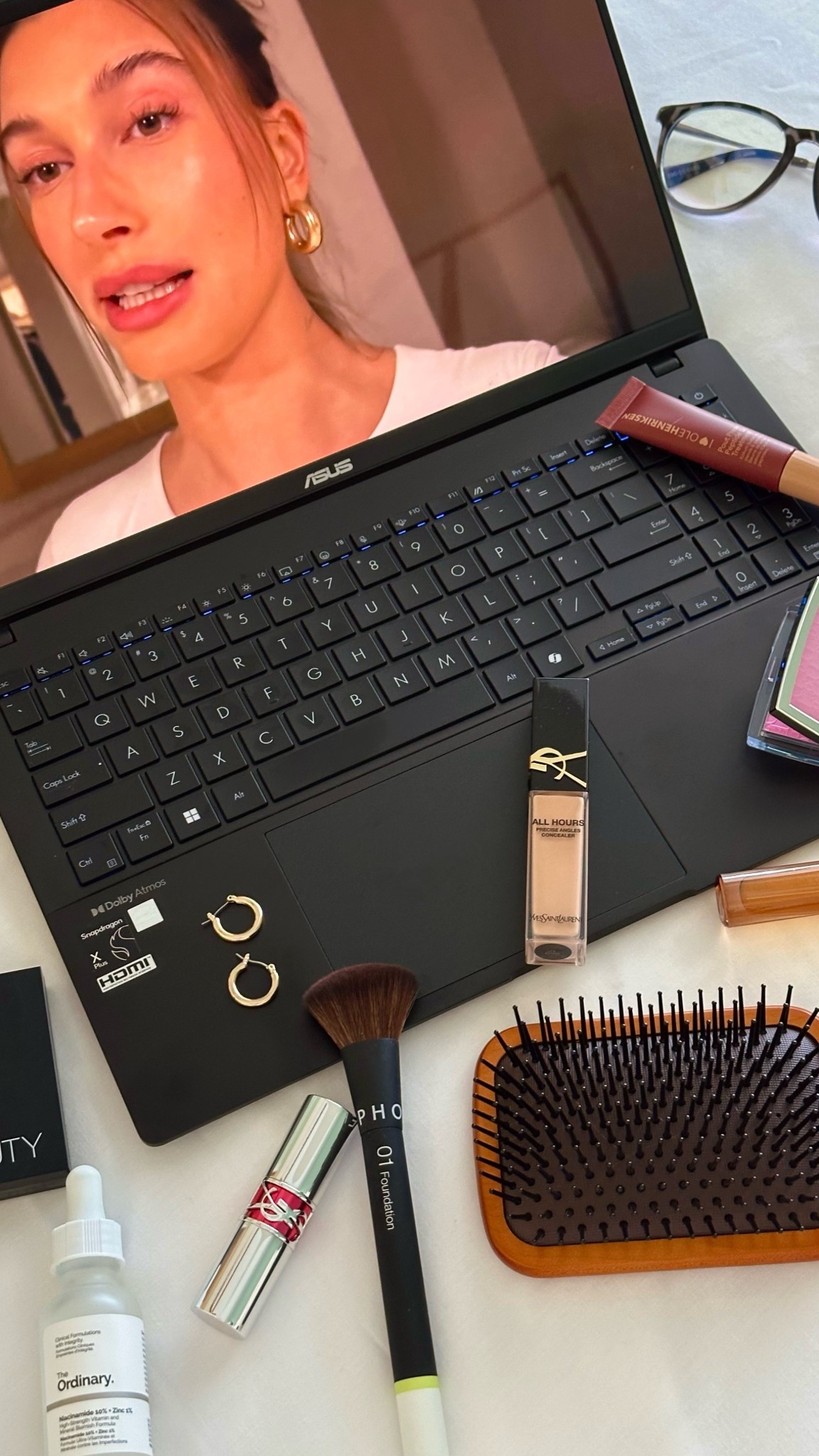 new laptop + girl therapy 🤎 
•
•
•
•
•
*includes gifted products
@influenster #complimentary @snapdragonofficial #SnapdragonXreviews #SnapdragonXSeries #girltherapy #makeup #aesthetic #trending #ysl #dior #hudabeauty #phlur #olehenriksen #MilkMakeup #sephora #aveda #asus #louisvuitton #rhode