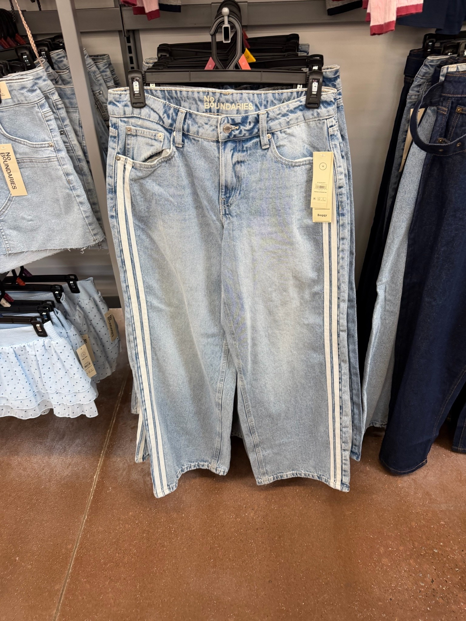 Low rise baggy jeans

#LTKootd #LTKOver40 #LTKPetite