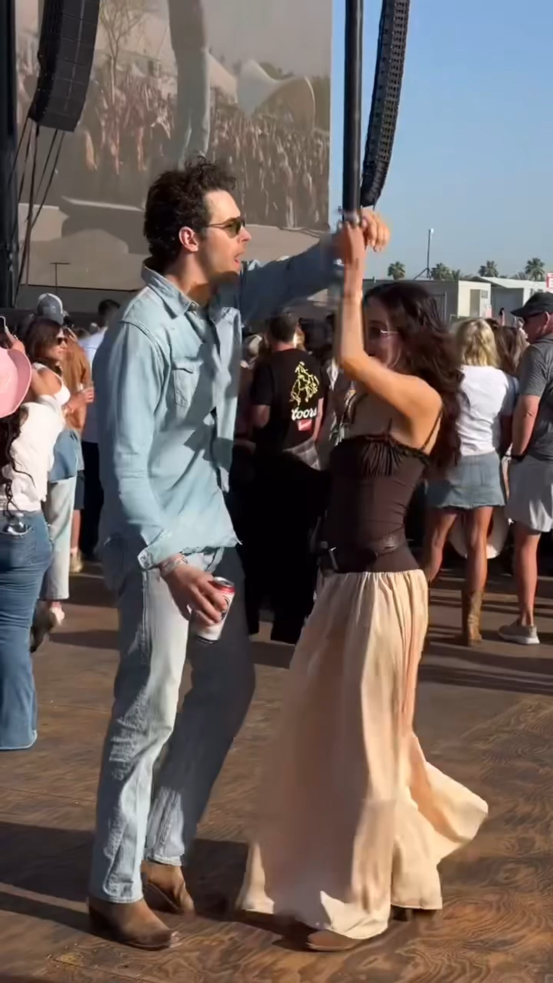Dancing the day away at stagecoach🤍✨🤠🎡🌵🏜️

#LTKStyleTip #LTKFestival #LTKSeasonal