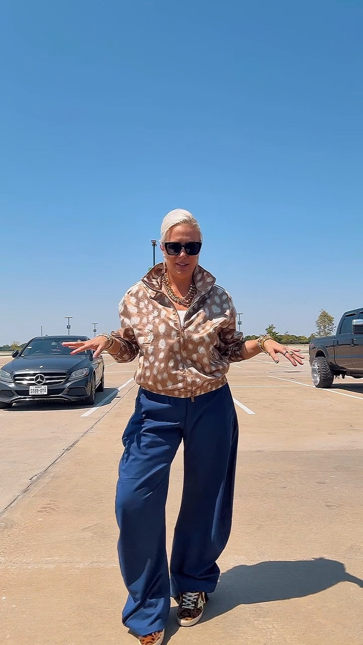 Jacket is a medium, pants size small! Obsessed with the vibe of this fit