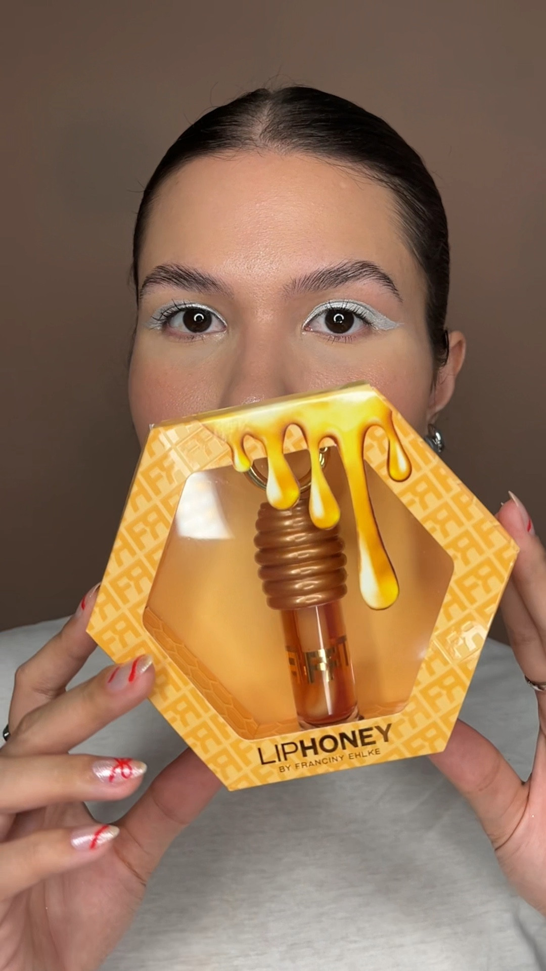 Sou apaixonada por gloss e esse aqui da Fran by FR está uma graça. 

Embalagem linda, chaveirinho, brilho incrível e muito confortável. 🍯🐝


#LTKbeleza #LTKbrasil