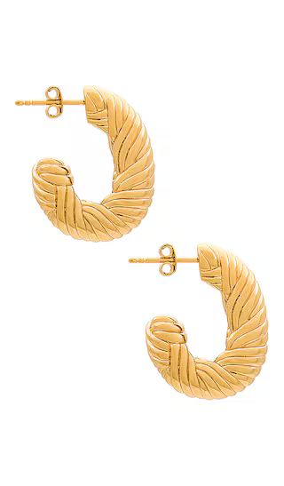 Chubby Wavy Hoops in Gold | Revolve Clothing (Global)