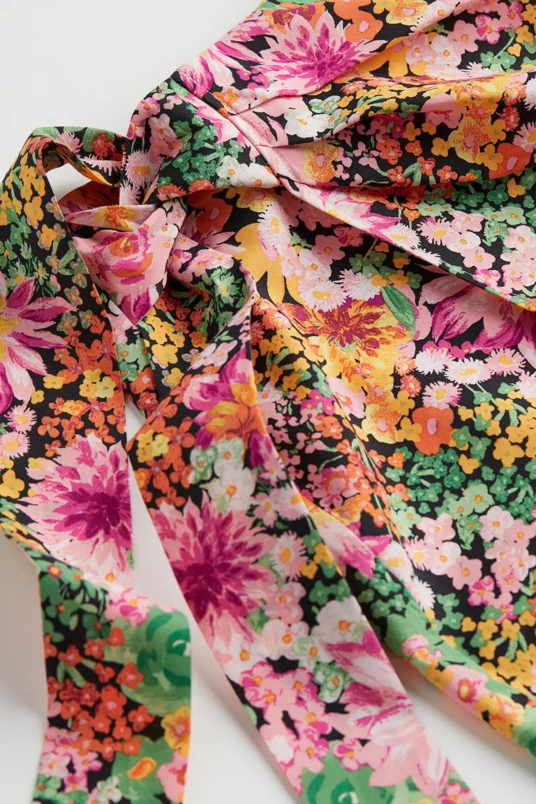 Patterned Lyocell-blend Wrapover Skirt - High waist - Midi - Black/floral - Ladies | H&M US | H&M (US + CA)